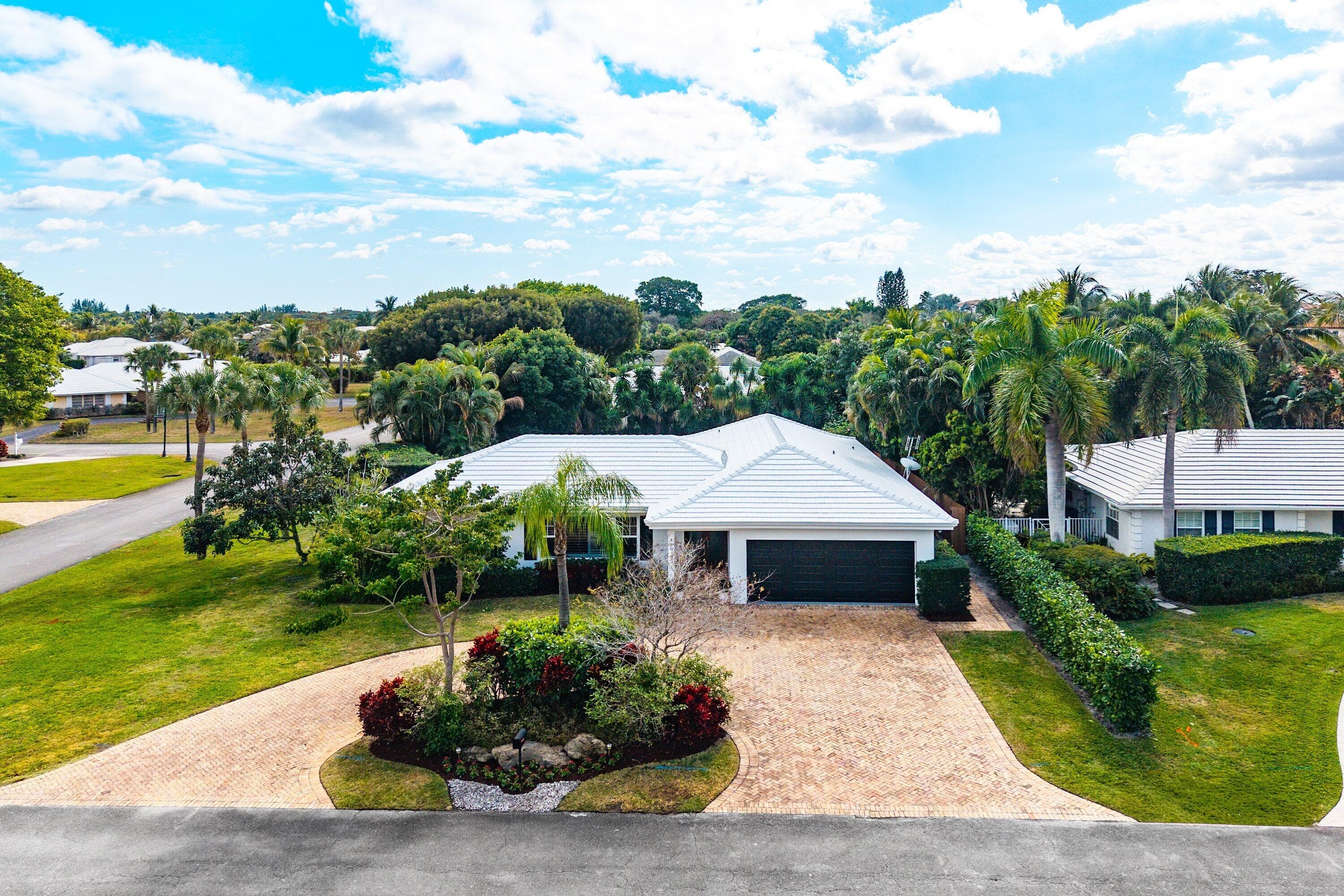 830 Tangerine Way, Gulf Stream, FL 33483 — photo 2 of 37