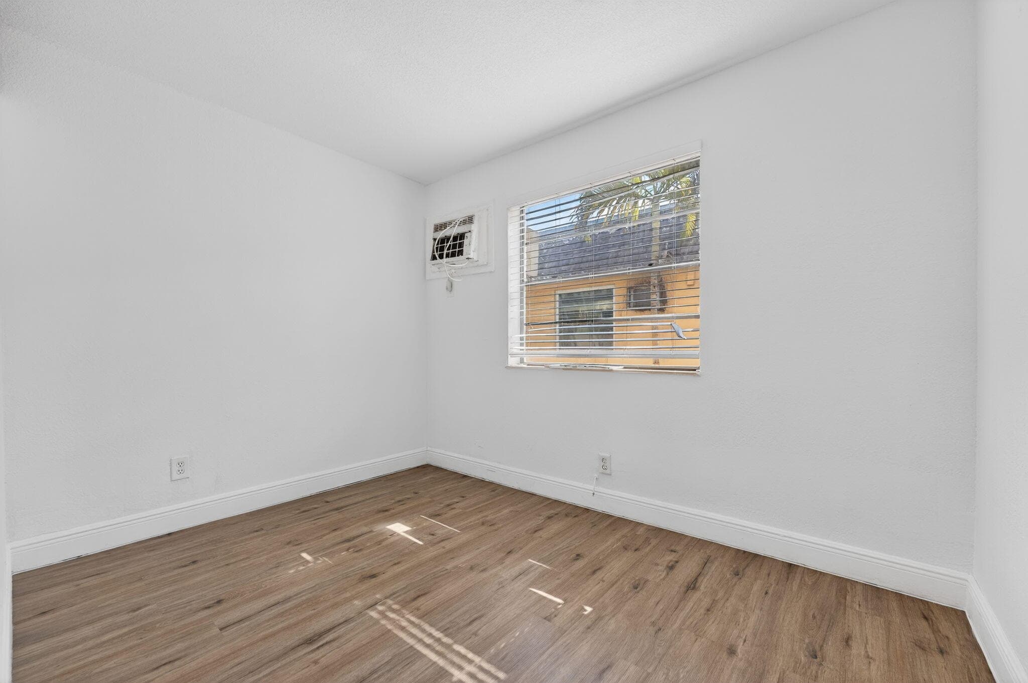 4081 N Dixie Highway 17, Oakland Park, FL 33334 — photo 11 of 16