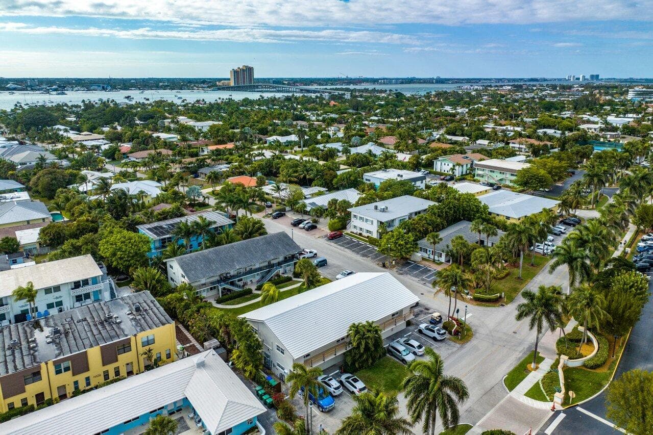 100 Bravado Lane 2, Palm Beach Shores, FL 33404 — photo 17 of 22
