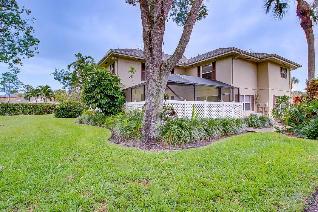 44 Essex Court B, Royal Palm Beach, FL 33411 — photo 1 of 37