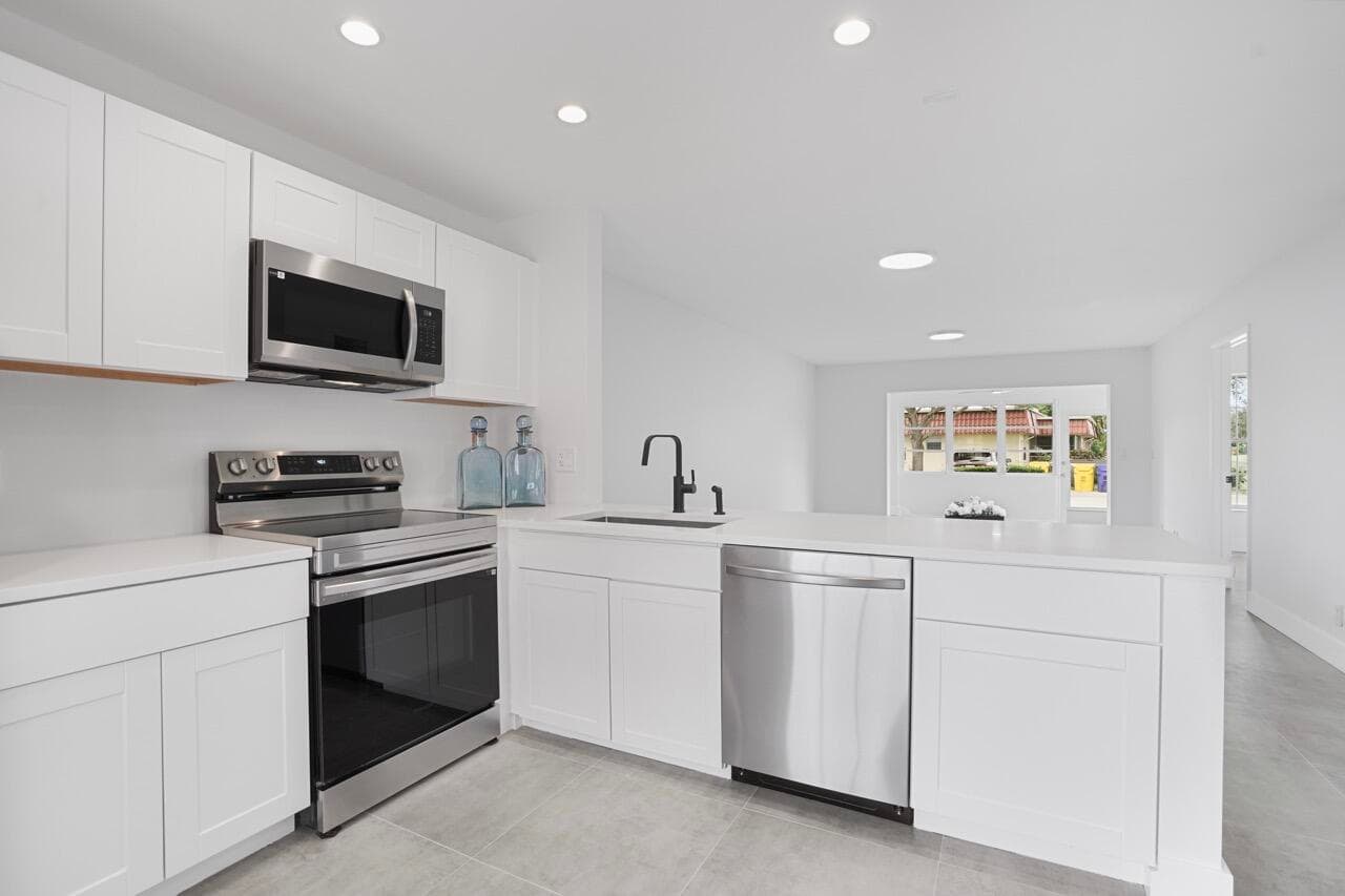737 Nantucket Circle B, Lake Worth, FL 33467 — photo 10 of 29