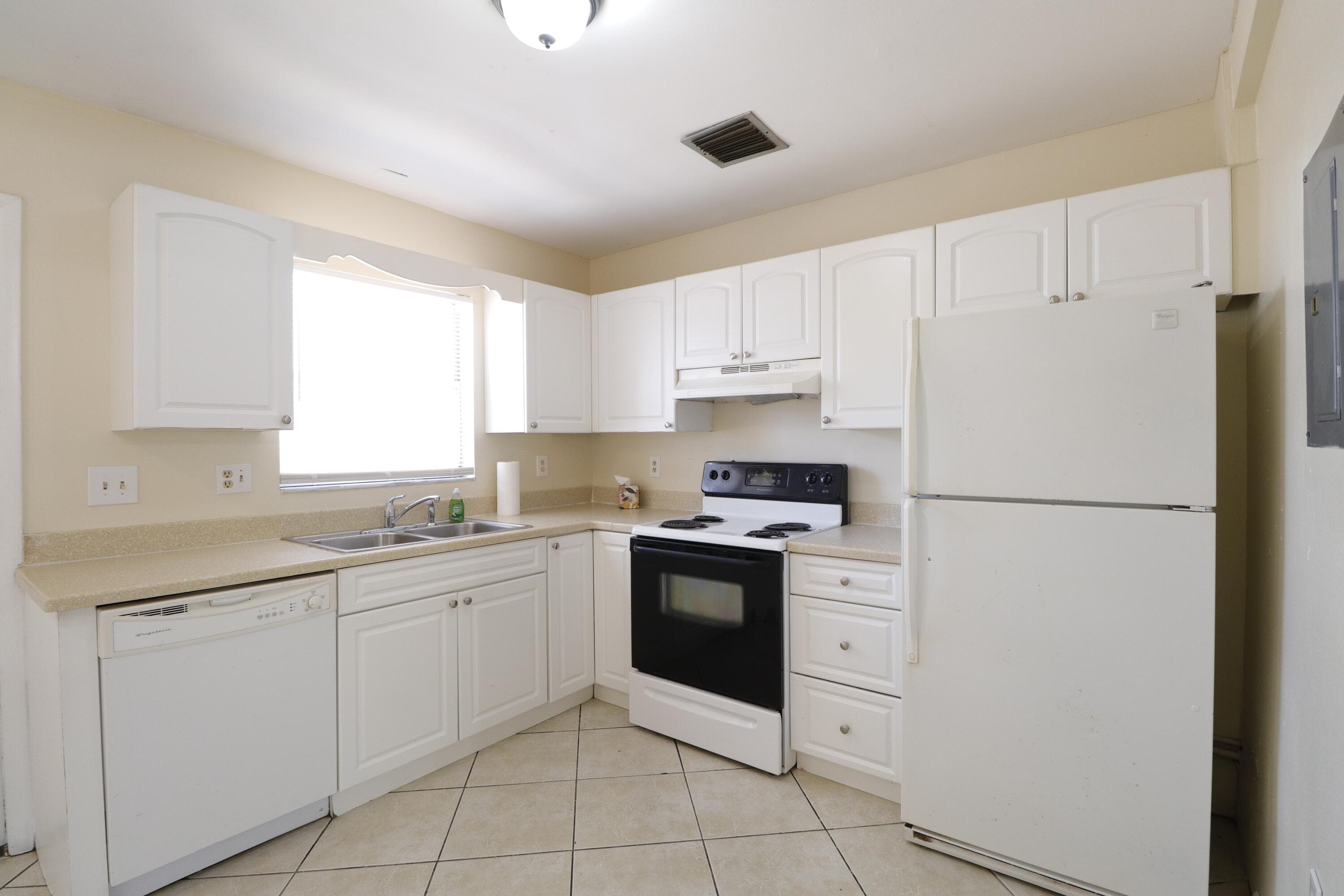 2016 S 10th Street A, Fort Pierce, FL 34950 — photo 4 of 13