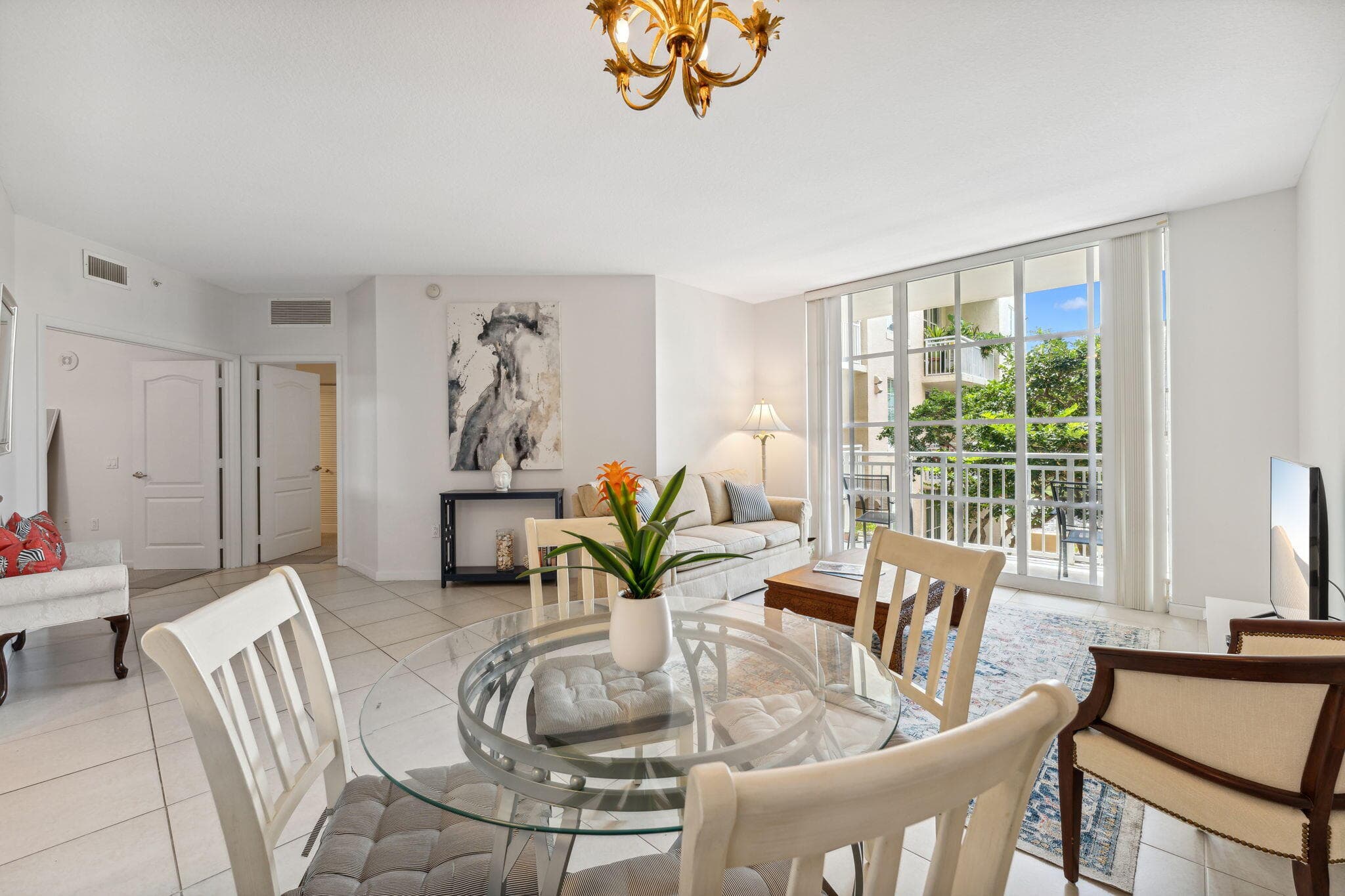 410 Evernia Street 414, West Palm Beach, FL 33401 — photo 5 of 20