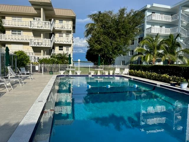 52 Yacht Club Drive 308, North Palm Beach, FL 33408 — photo 5 of 23