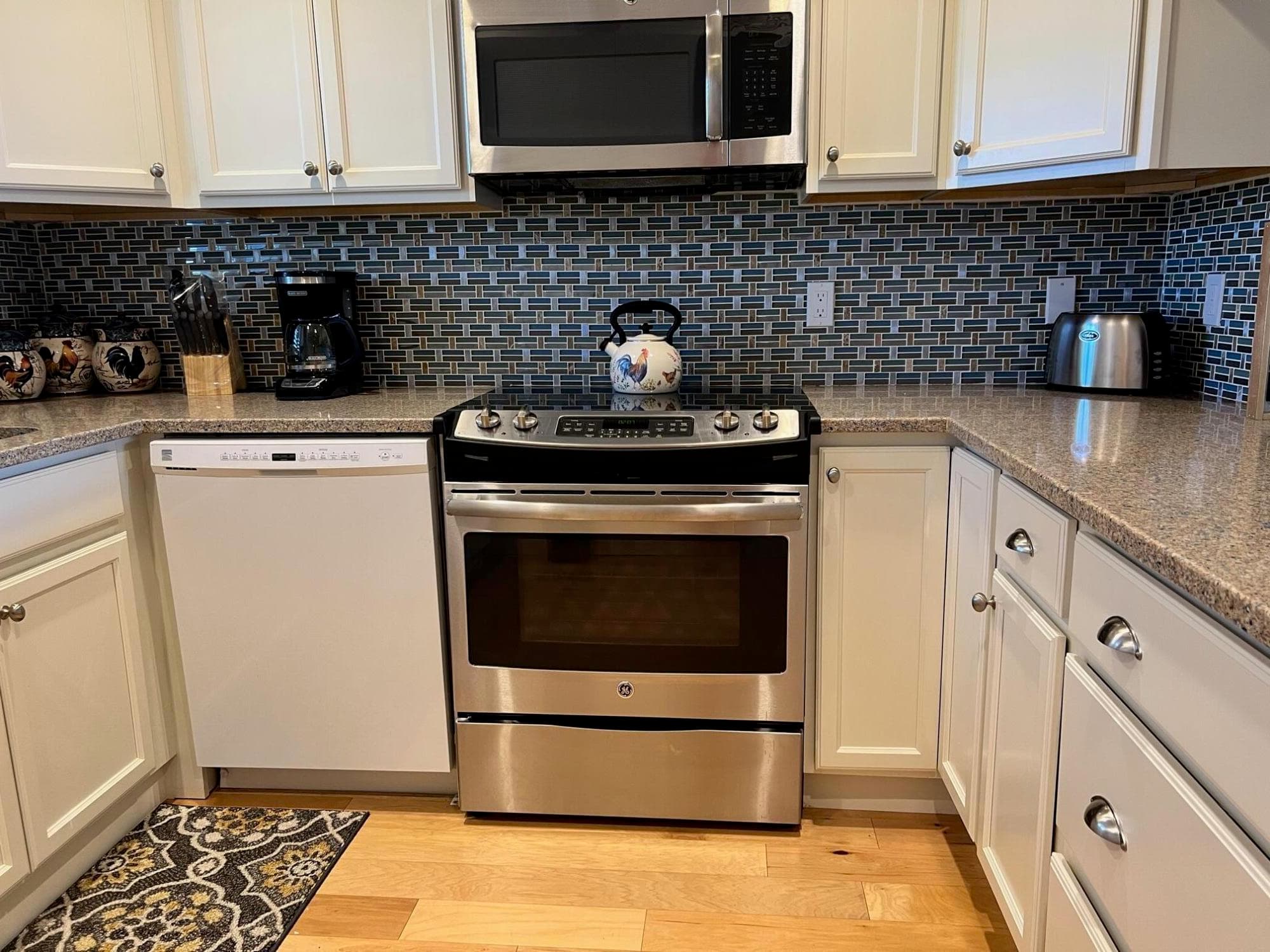 52 Yacht Club Drive 308, North Palm Beach, FL 33408 — photo 10 of 23