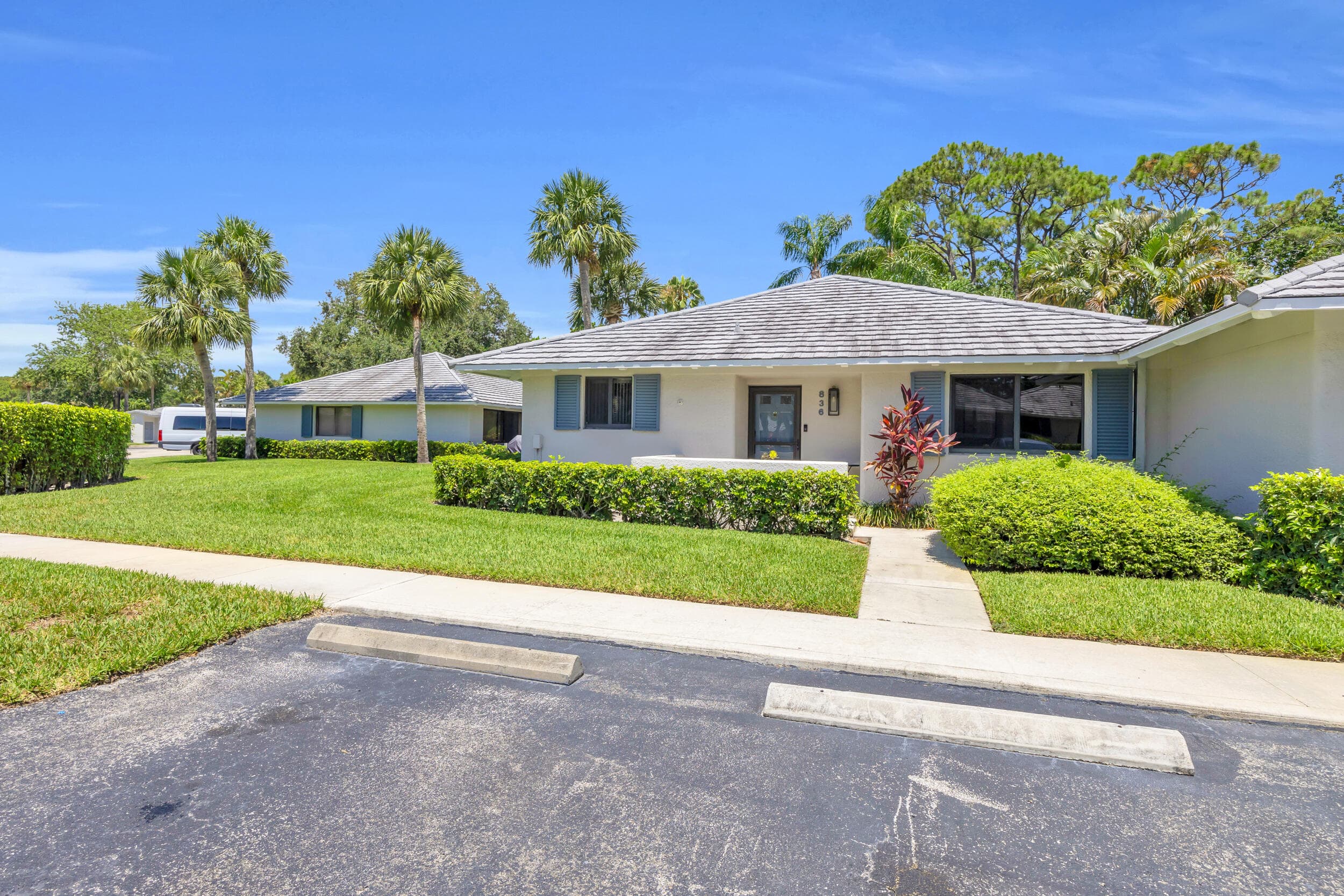 836 Club Drive, Palm Beach Gardens, FL 33418 — photo 2 of 36