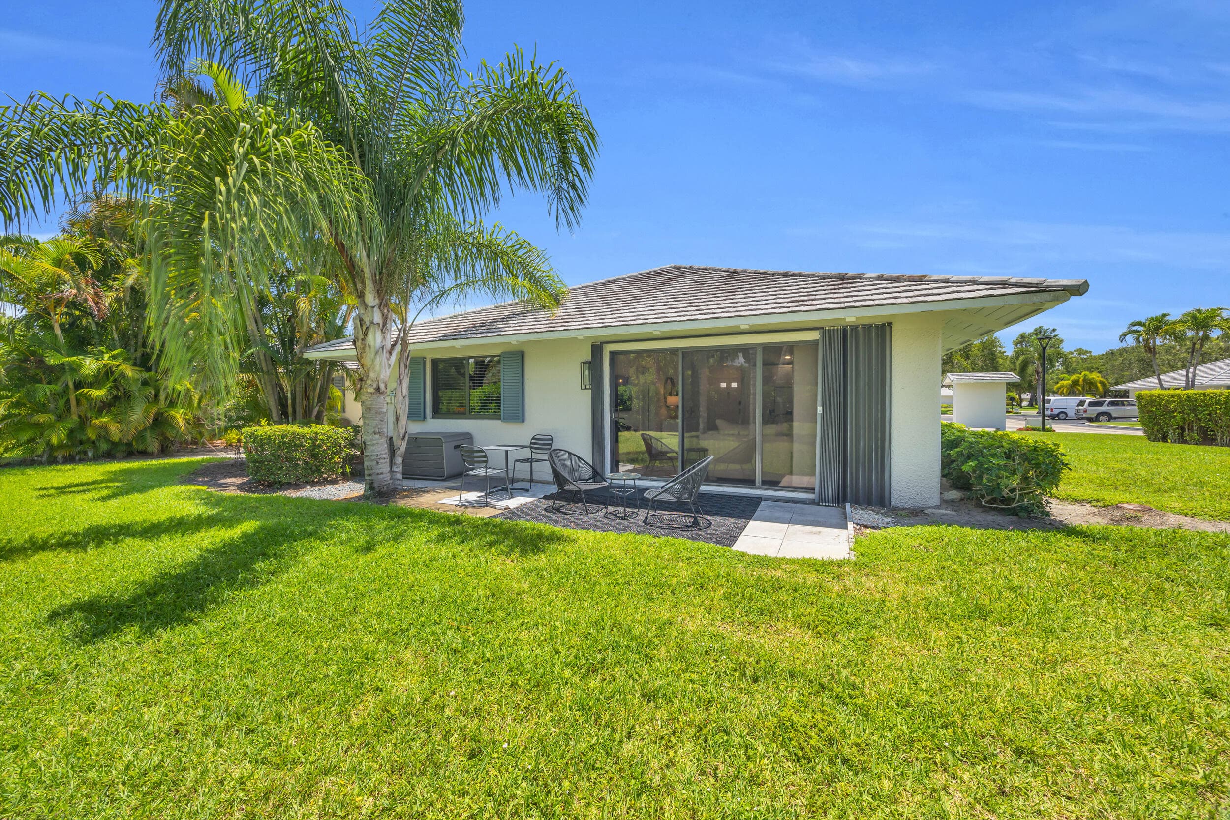 836 Club Drive, Palm Beach Gardens, FL 33418 — photo 32 of 36