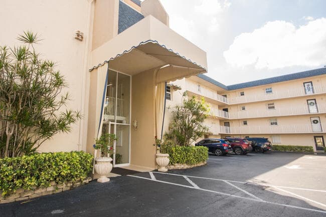 3575 S Ocean Boulevard 408, South Palm Beach, FL 33480 — photo 2 of 30