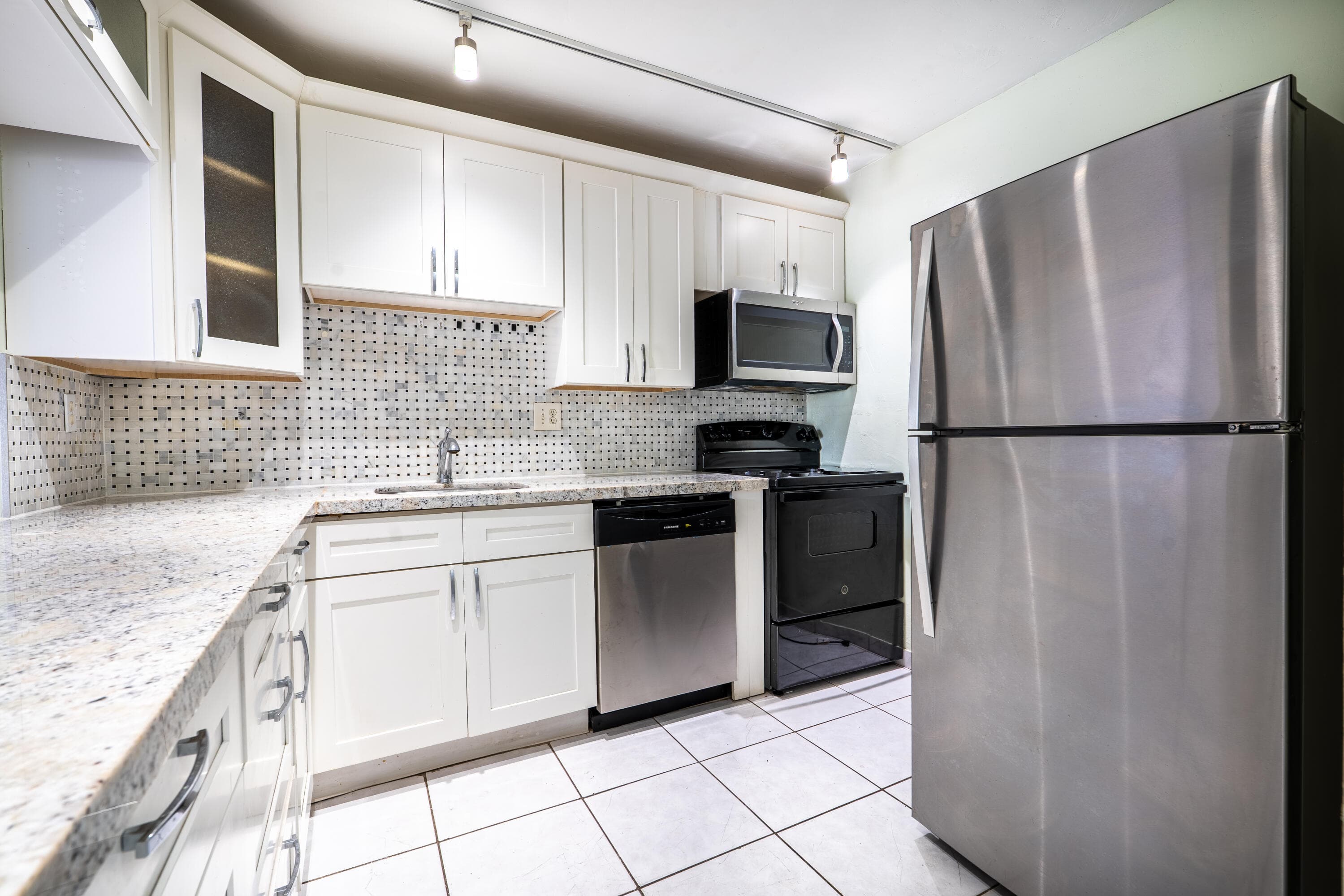 2200 E Hallandale Beach Boulevard 202, Hallandale Beach, FL 33009 — photo 13 of 28