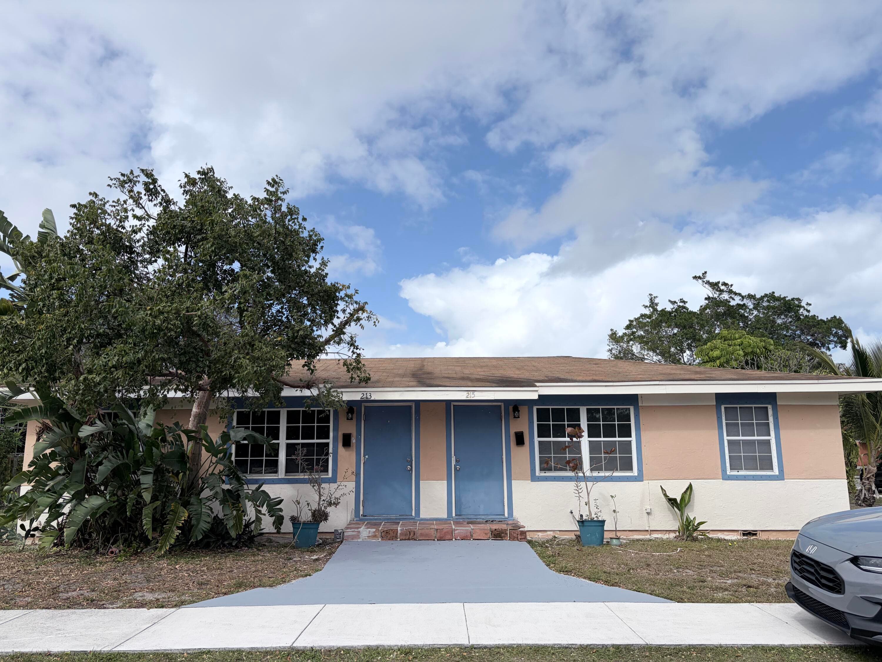 213 SE 9th Street, Delray Beach, FL 33483 — photo 1 of 16