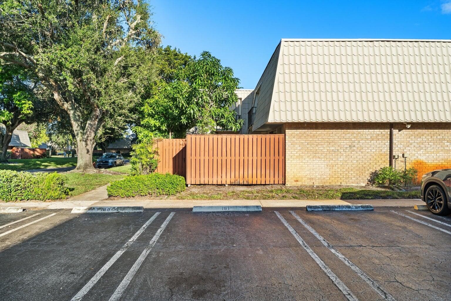 1700 Embassy Drive 708, West Palm Beach, FL 33401 — photo 1 of 36