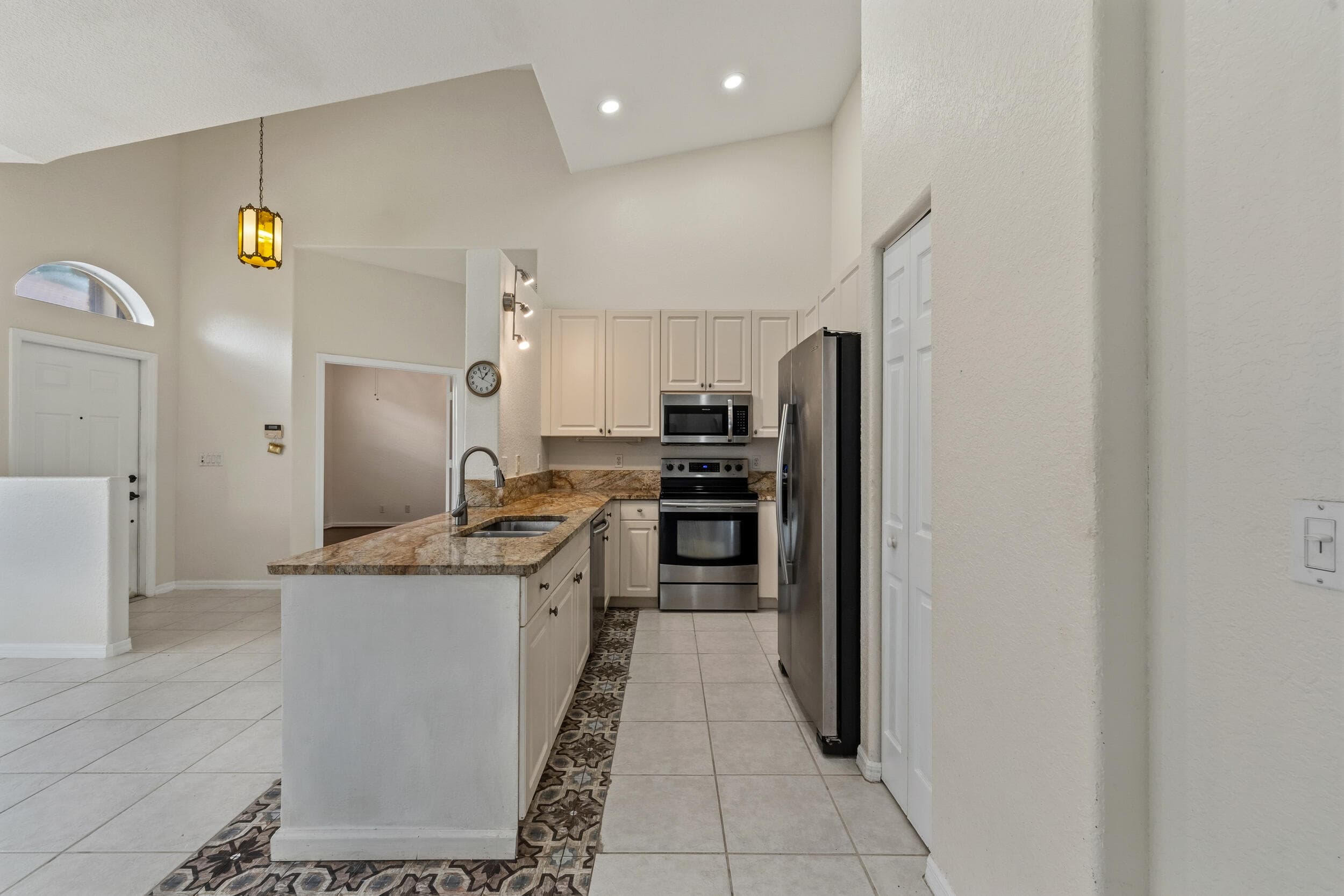 8400 Nicholls Point, West Palm Beach, FL 33411 — photo 5 of 28
