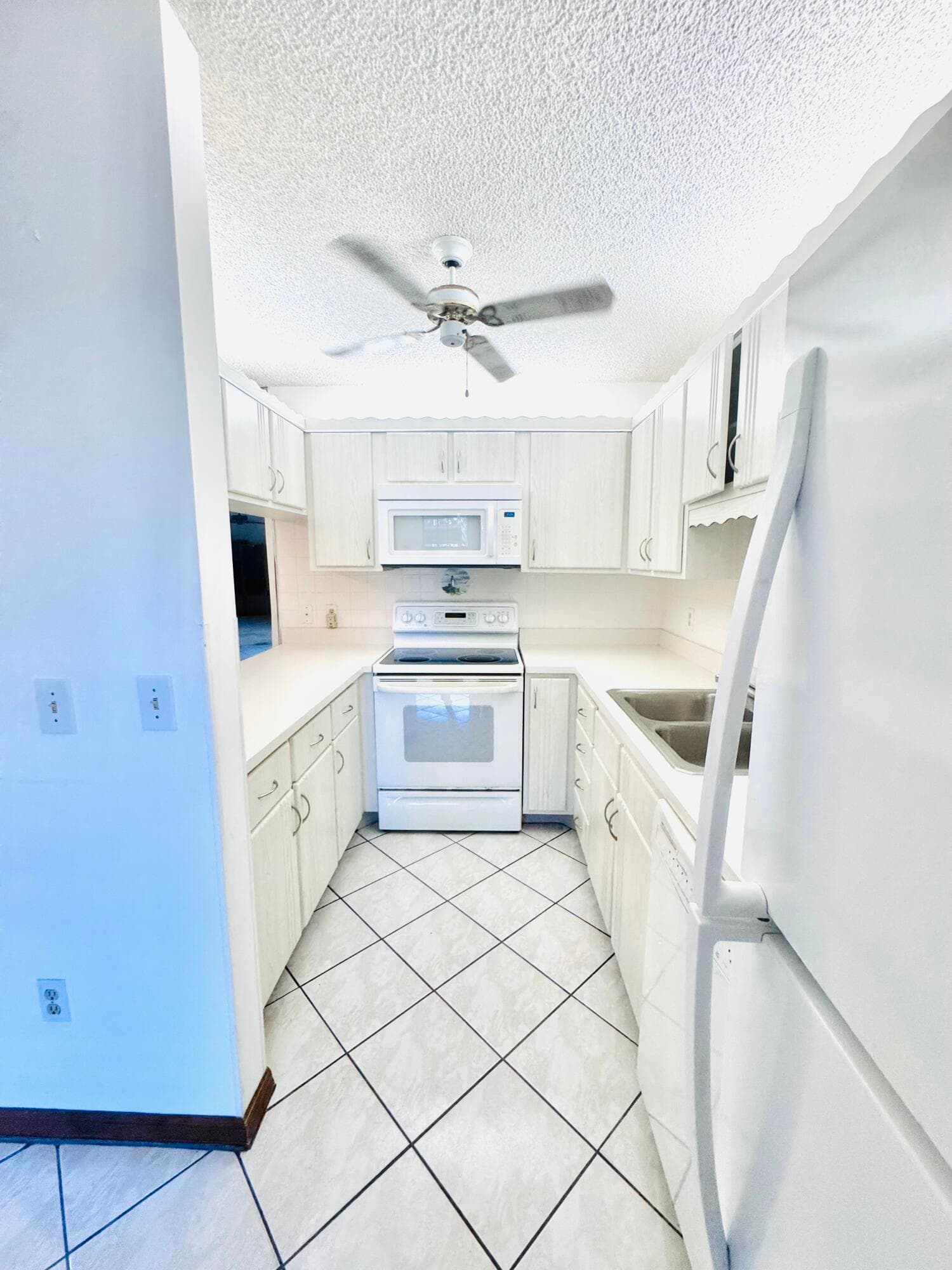 604 SE Castle Court D, Port St. Lucie, FL 34952 — photo 14 of 25