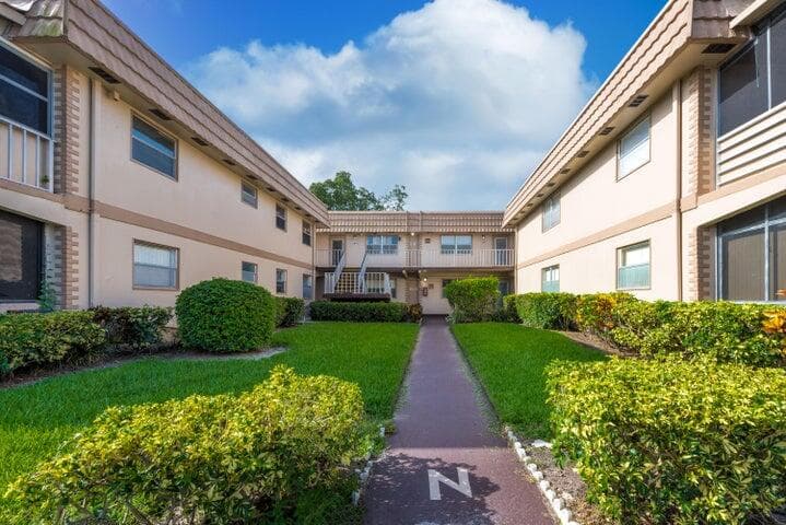 657 Brittany N, Delray Beach, FL 33446 — photo 2 of 42
