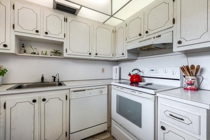 657 Brittany N, Delray Beach, FL 33446 — photo 11 of 42
