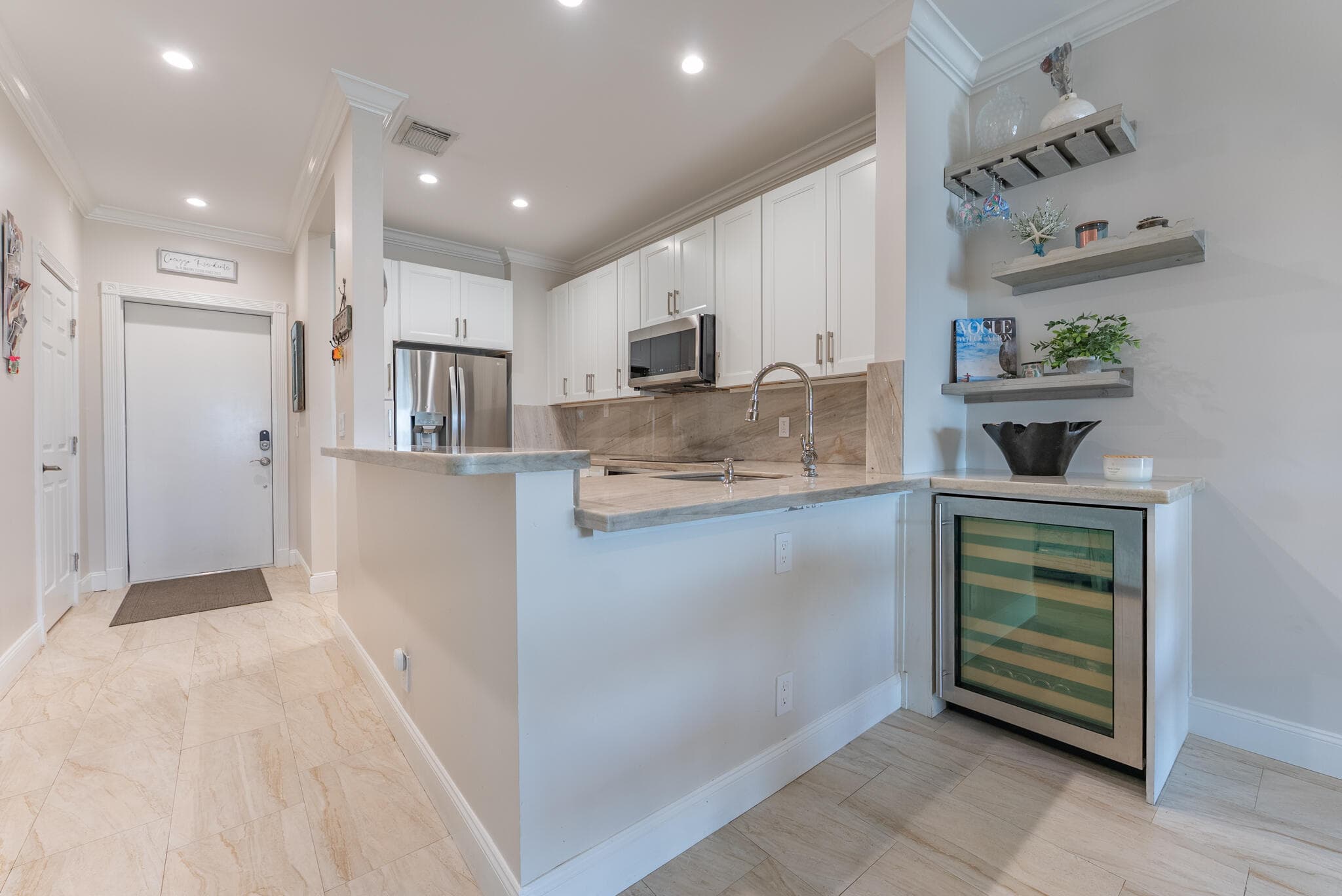 318 N Lake Drive, Lantana, FL 33462 — photo 12 of 43