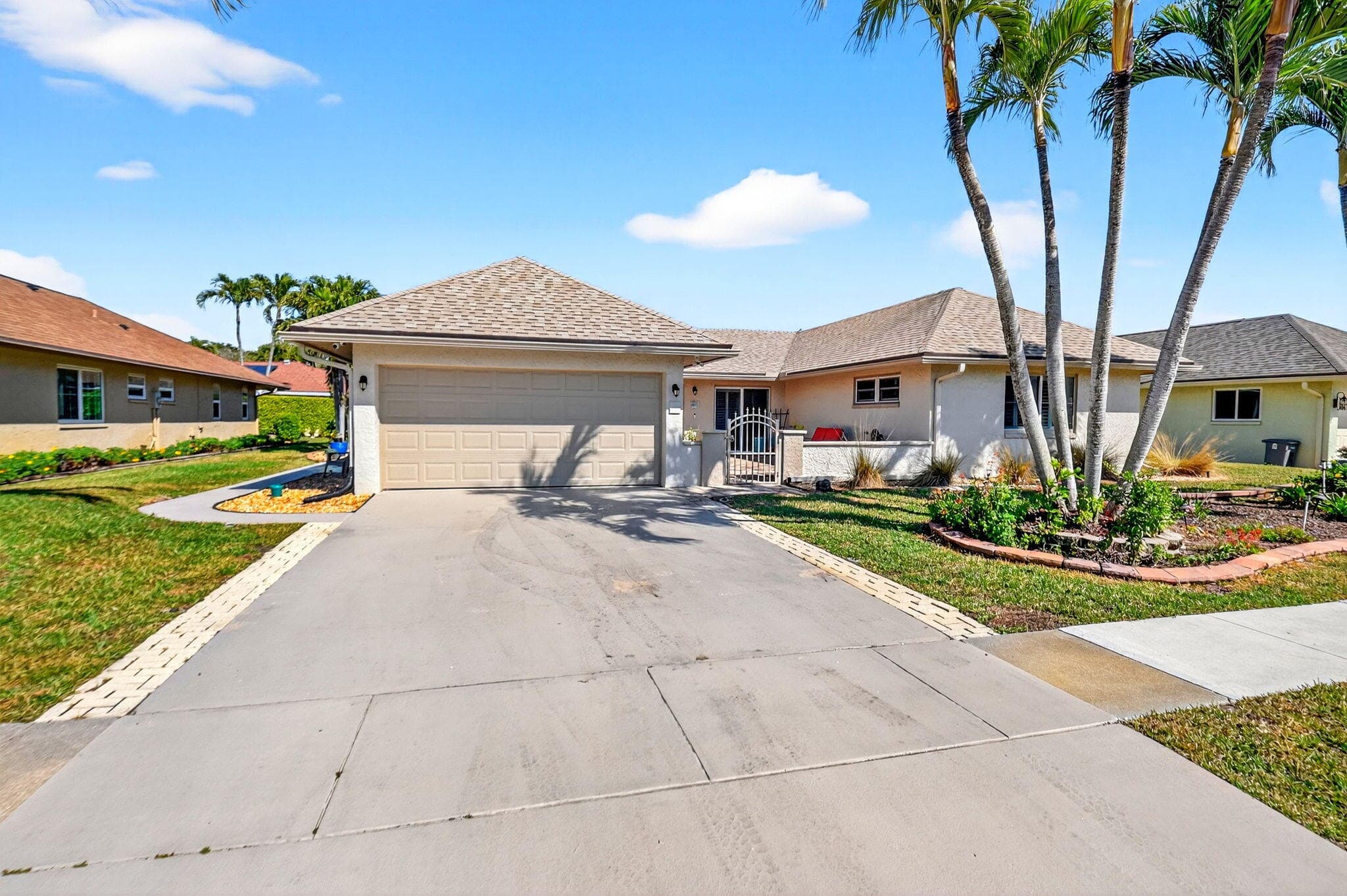 10265 Greentrail Drive N, Boynton Beach, FL 33436 — photo 3 of 70