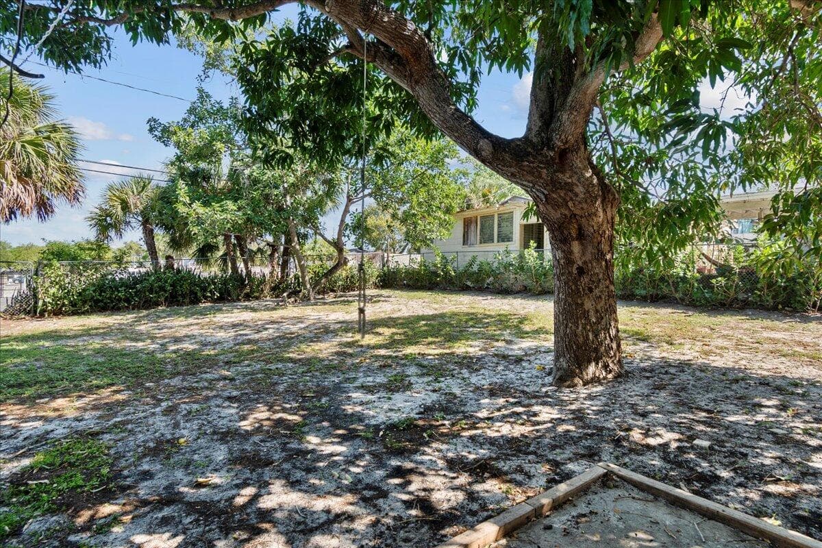 815 Omar Road, West Palm Beach, FL 33405 — photo 24 of 32
