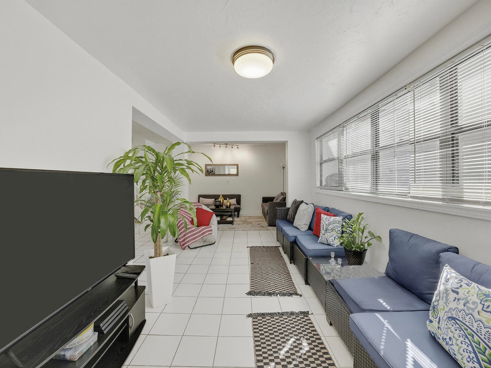 9702 NW 5th Lane 9702, Miami, FL 33172 — photo 4 of 20