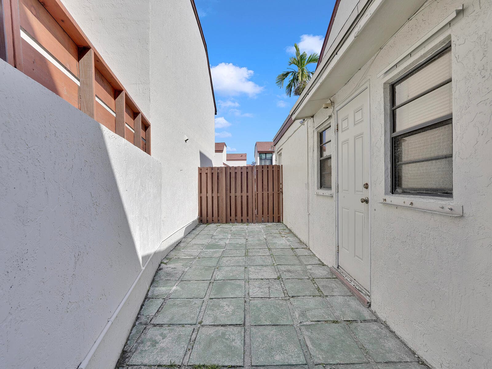 9702 NW 5th Lane 9702, Miami, FL 33172 — photo 19 of 20