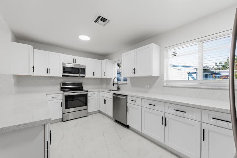 1115 S Seacrest Boulevard, Boynton Beach, FL 33435 — photo 11 of 29