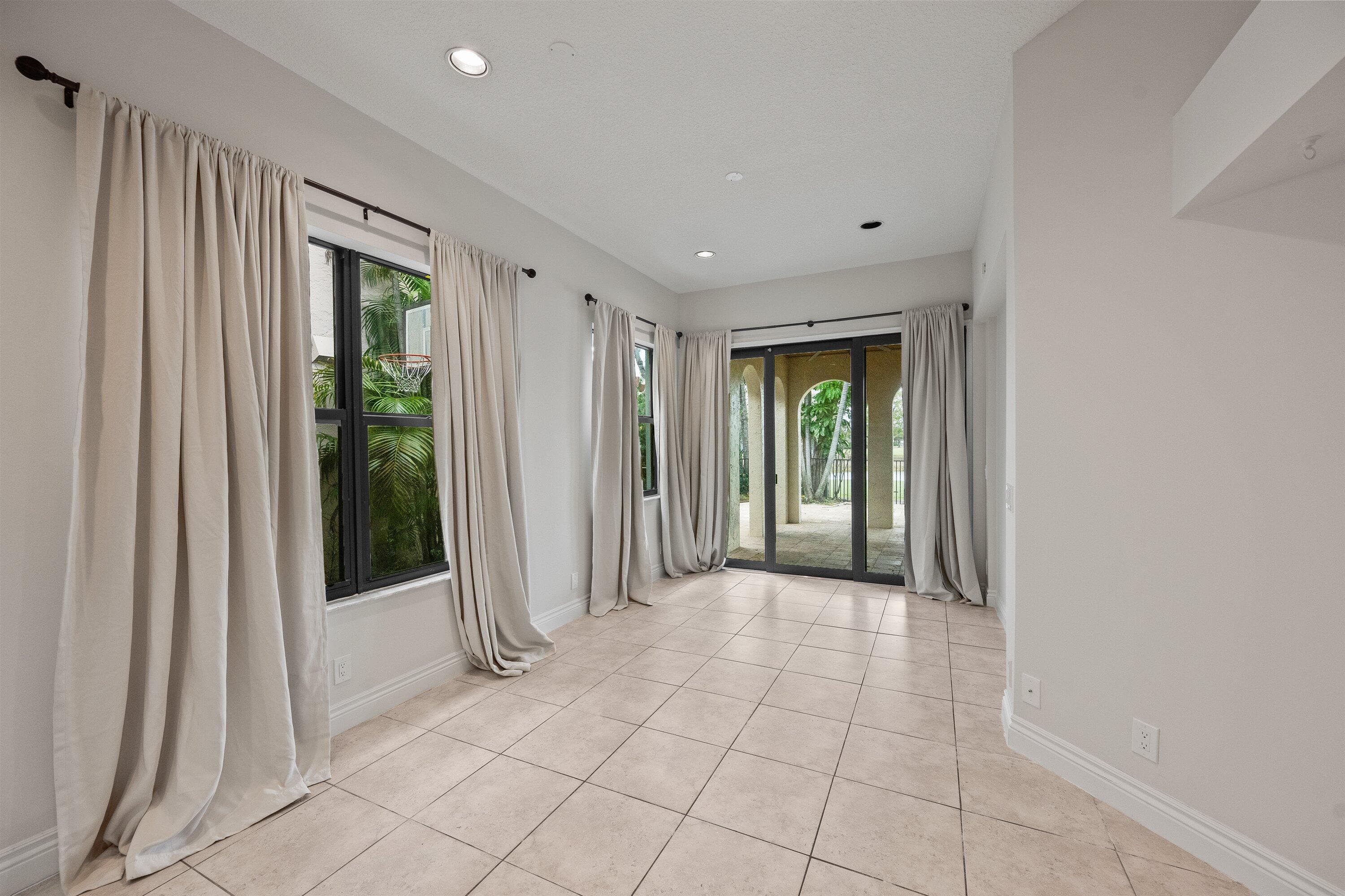 2055 Regents Boulevard, West Palm Beach, FL 33409 — photo 14 of 40