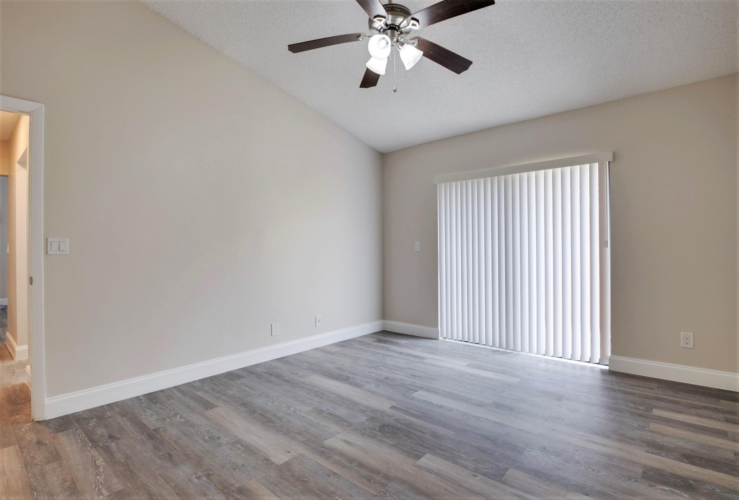 484 Springdale Circle 48d, Palm Springs, FL 33461 — photo 13 of 59