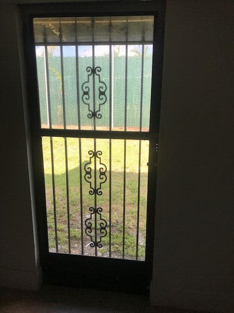 726 SW 73rd Avenue 26, North Lauderdale, FL 33068 — photo 13 of 32