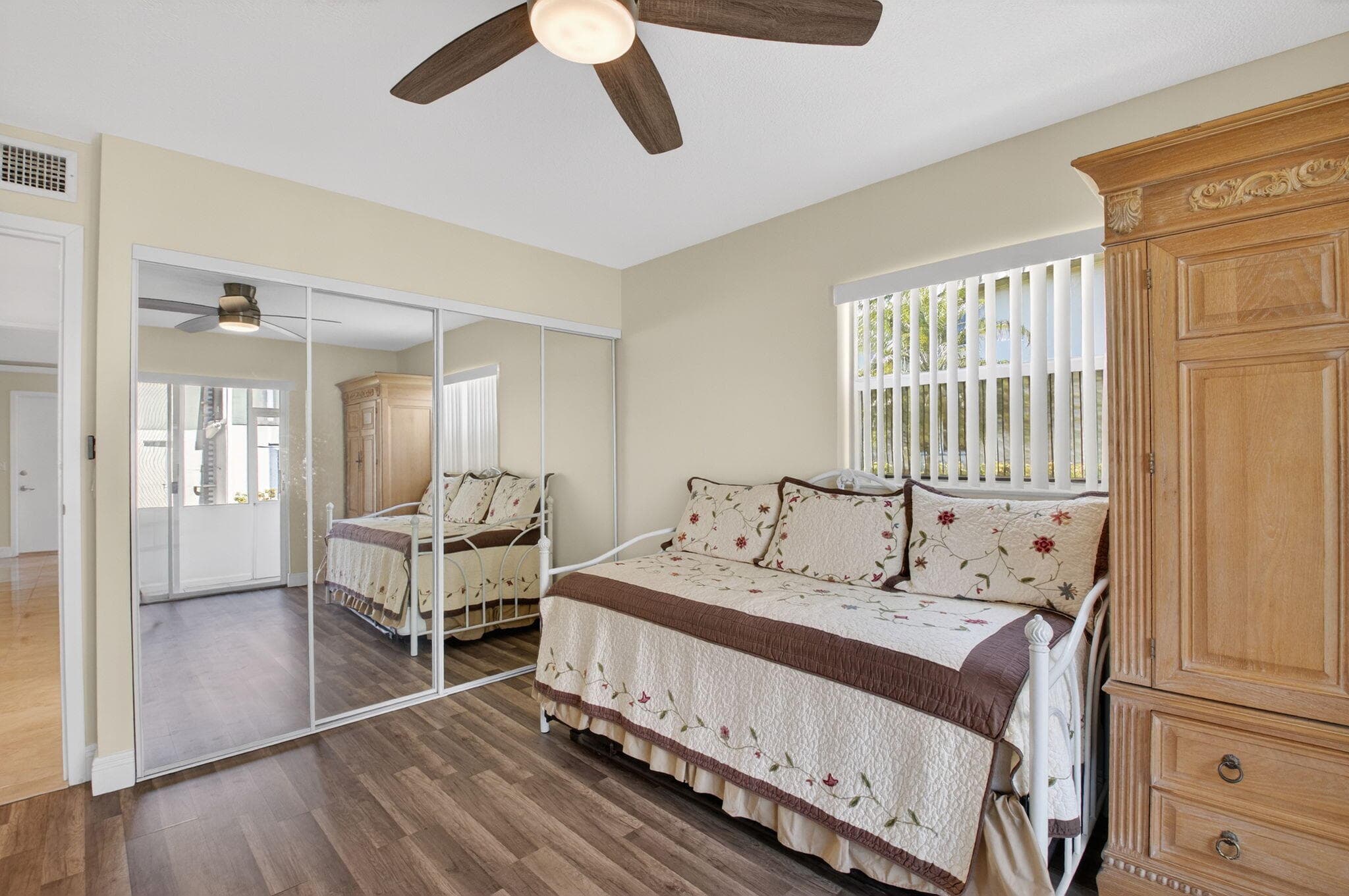 205 Flanders E, Delray Beach, FL 33484 — photo 13 of 37