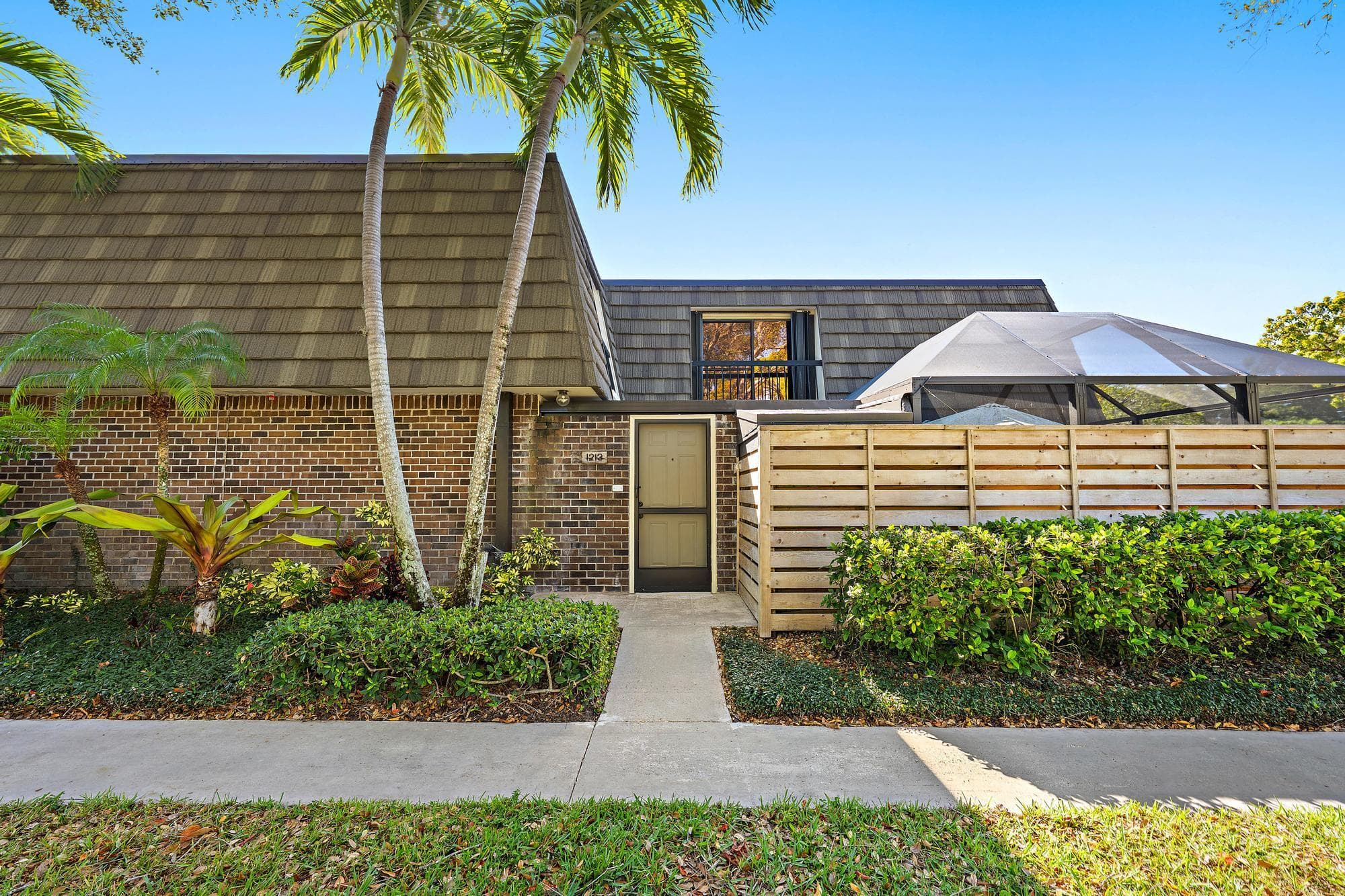 1213 12th Terrace 1213, Palm Beach Gardens, FL 33418 — photo 1 of 17