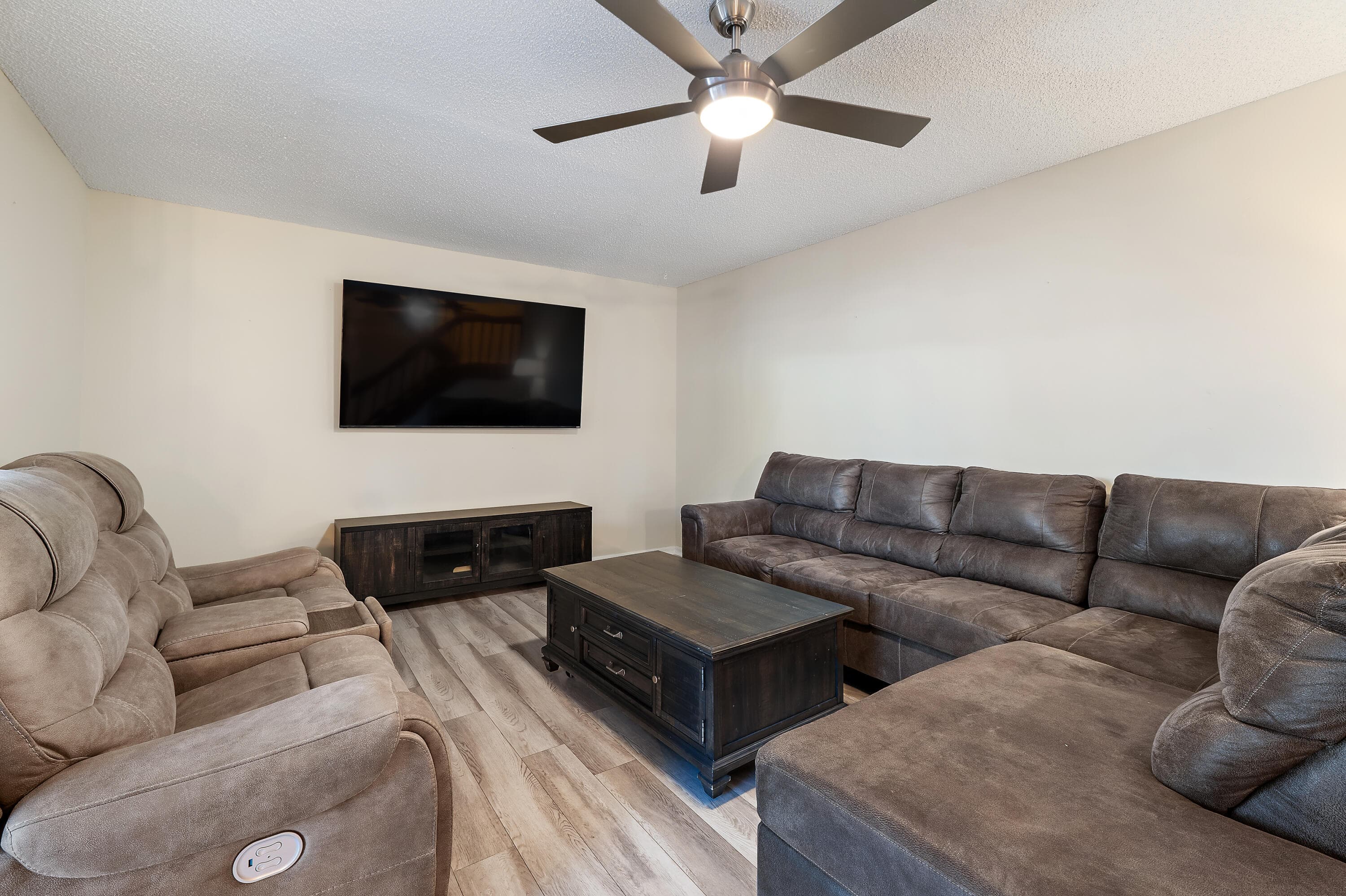 402 SE Castle Court, Port St. Lucie, FL 34952 — photo 3 of 32