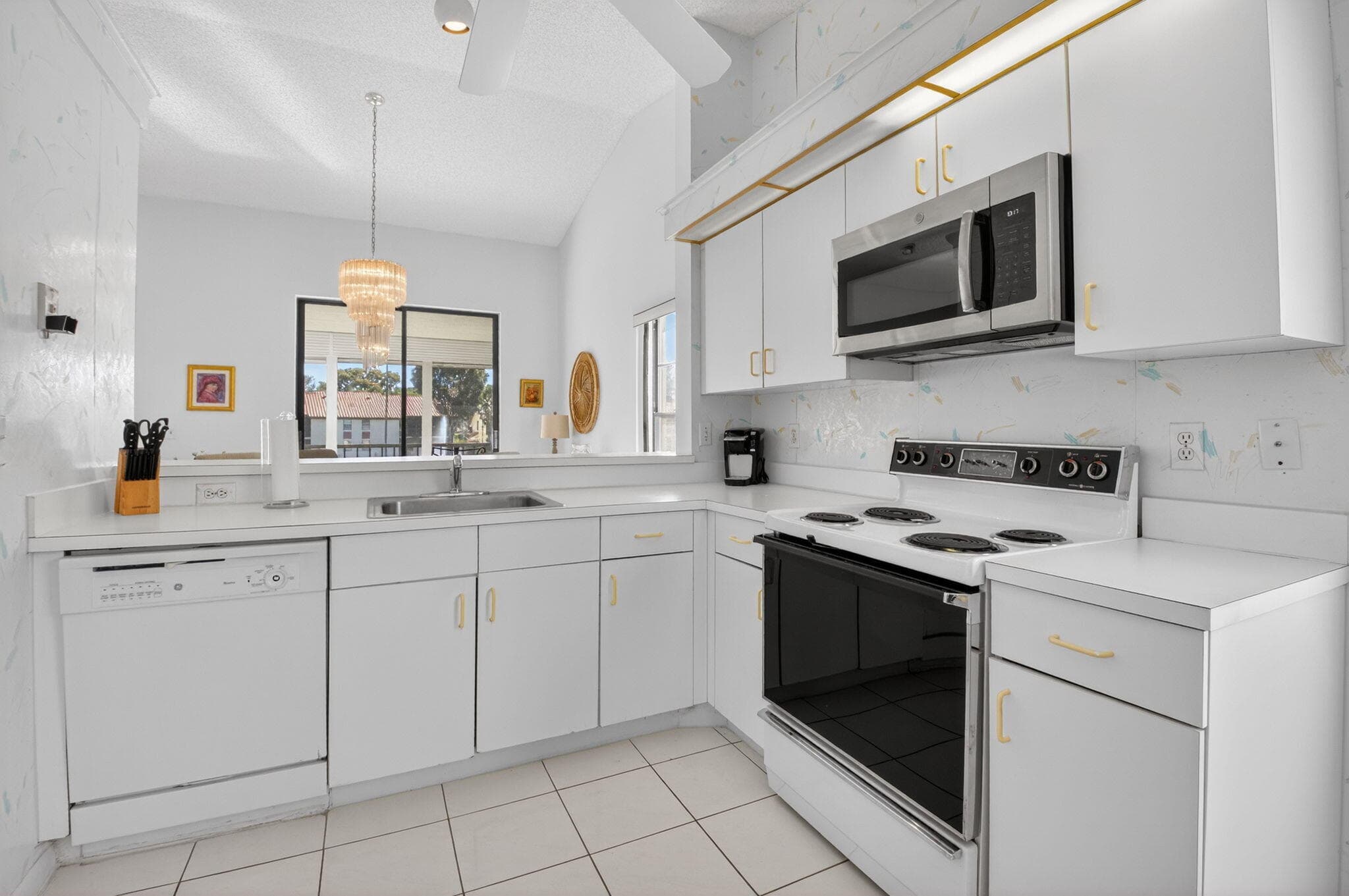 10279 N Circle Lake Drive 202, Boynton Beach, FL 33437 — photo 15 of 53