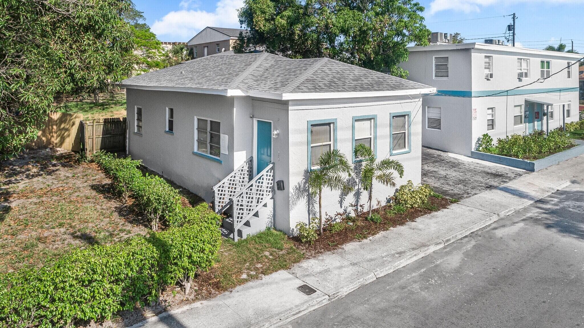 1913 Division Avenue, West Palm Beach, FL 33407 — photo 13 of 39