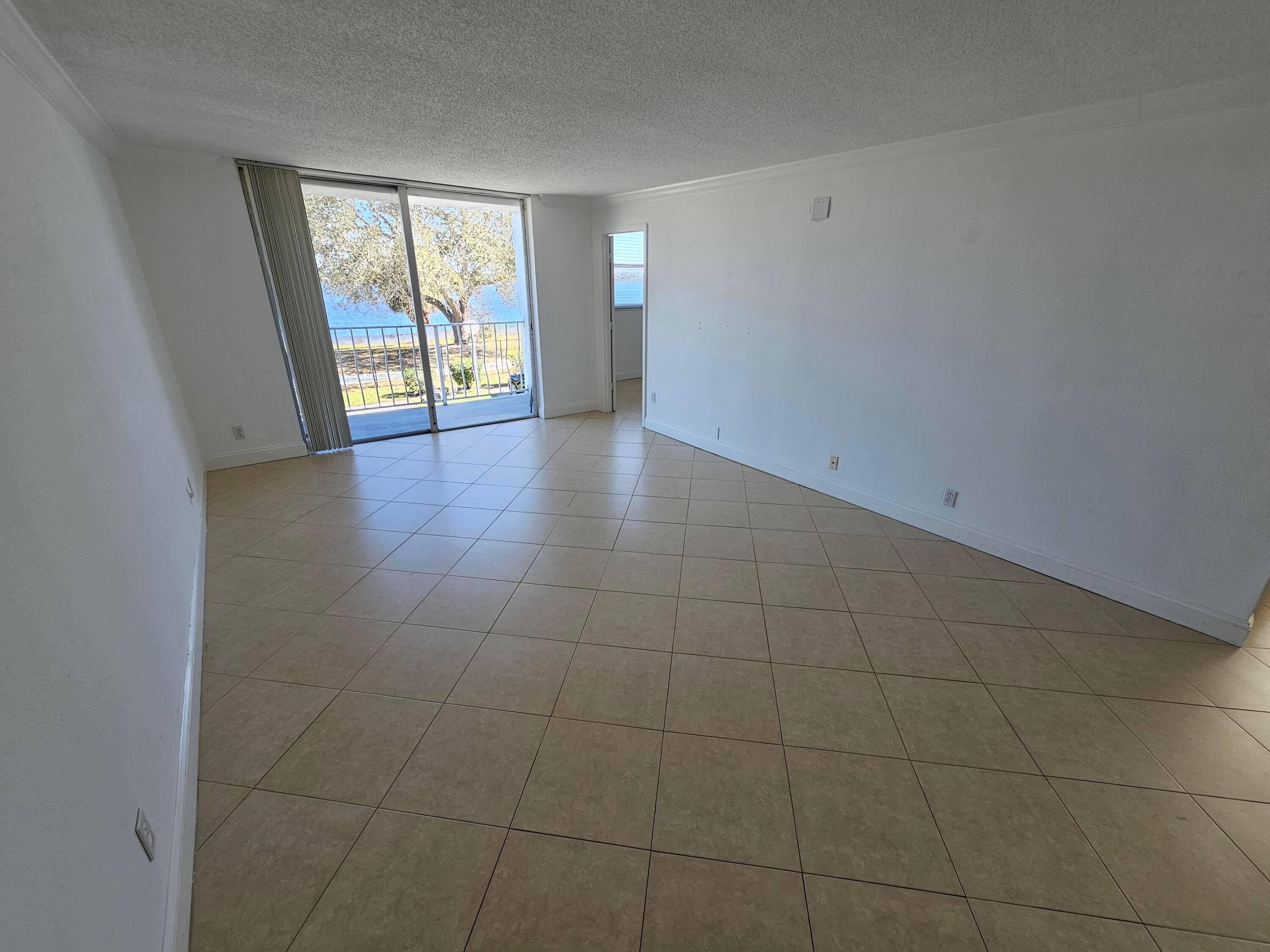 470 Executive Center Drive 2g, West Palm Beach, FL 33401 — photo 6 of 20