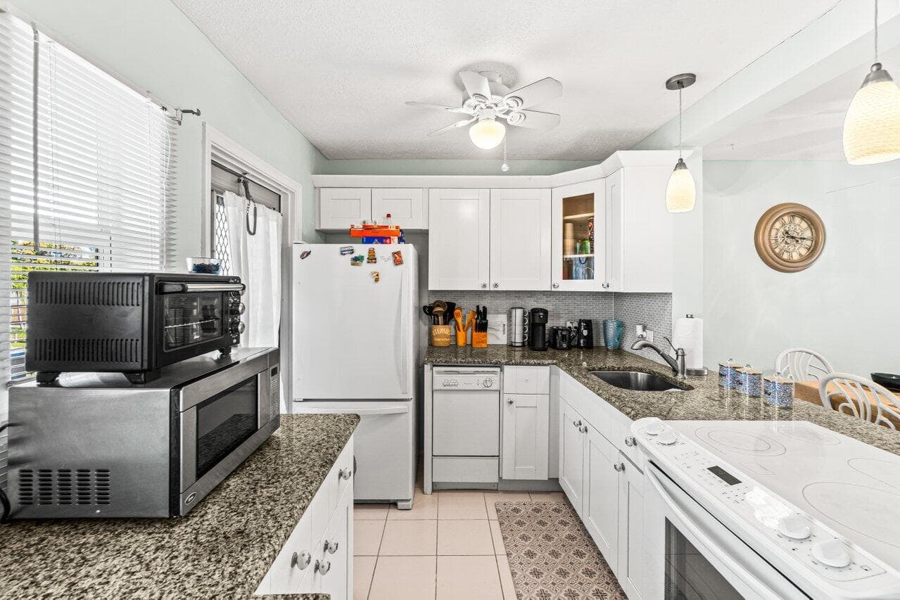 2121 NE 1st Court 202, Boynton Beach, FL 33435 — photo 4 of 28