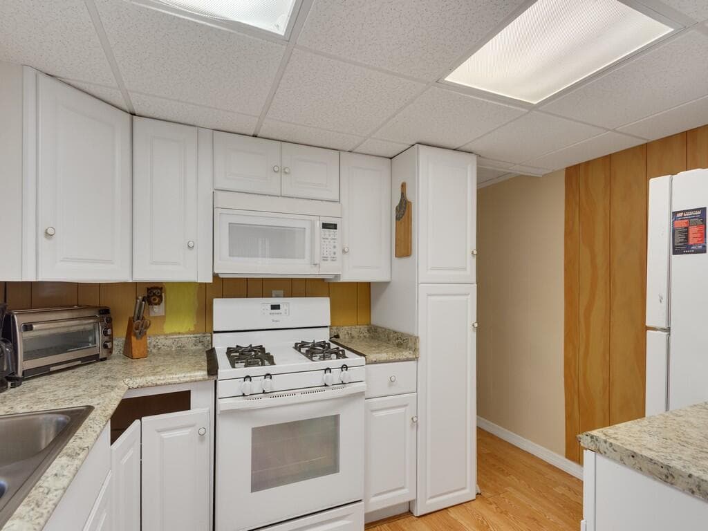 335 NE Tropicalia Lane, Jensen Beach, FL 34957 — photo 16 of 34