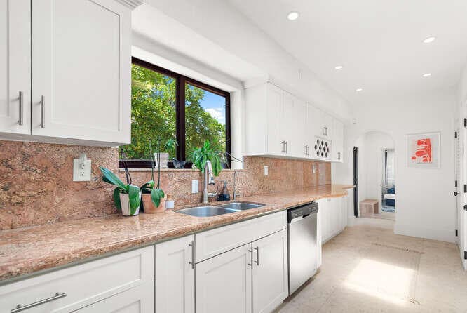 7820 Hawthorne Avenue, Miami Beach, FL 33141 — photo 40 of 52