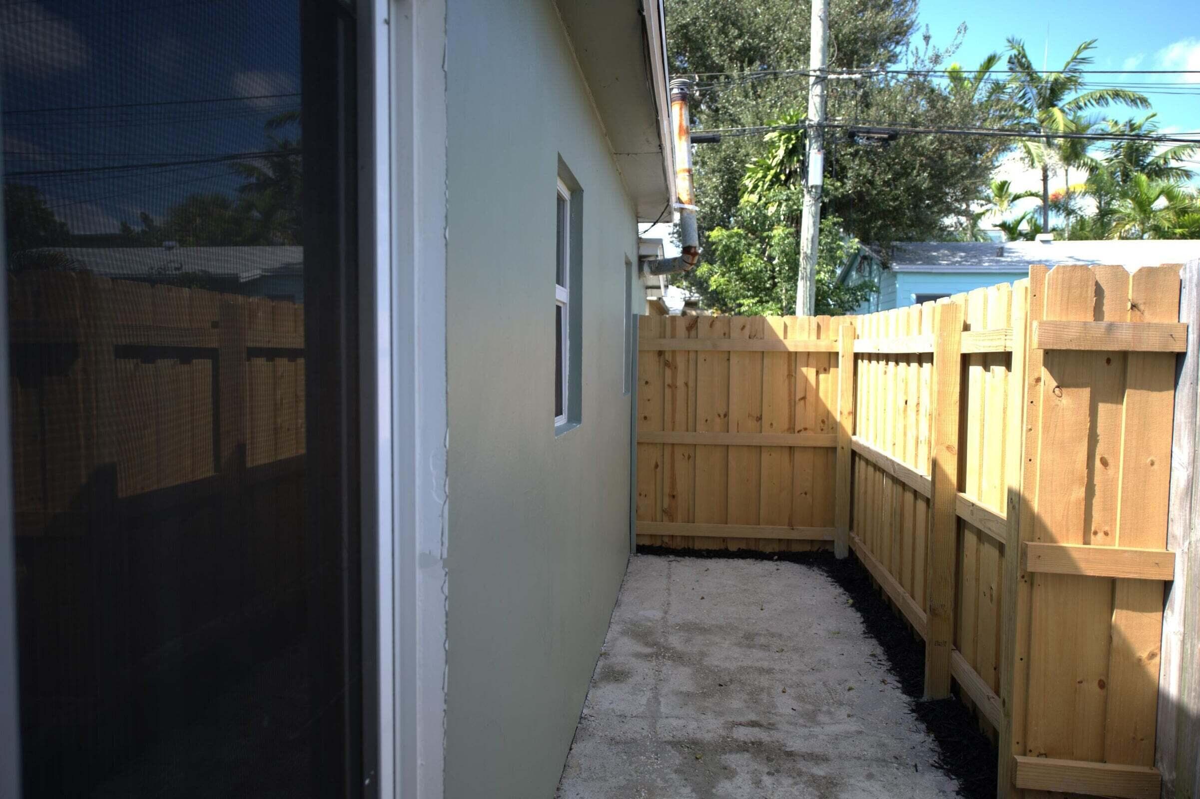 301 N Federal 5 And Attached Garage, Lake Worth Beach, FL 33460 — photo 25 of 26
