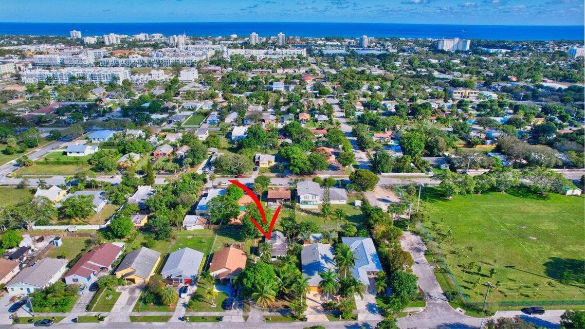 237 SW 3rd Avenue, Delray Beach, FL 33444 — photo 2 of 37