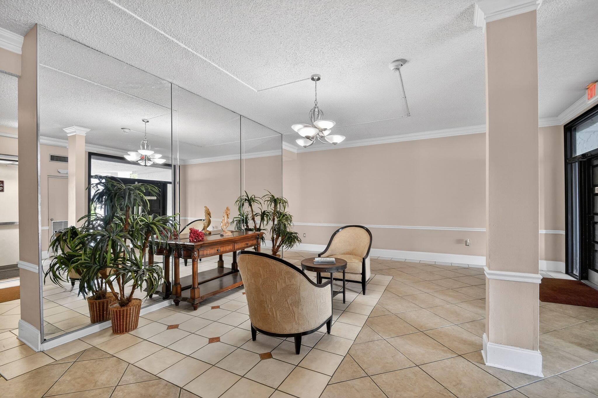470 Executive Center Drive 4j, West Palm Beach, FL 33401 — photo 5 of 61