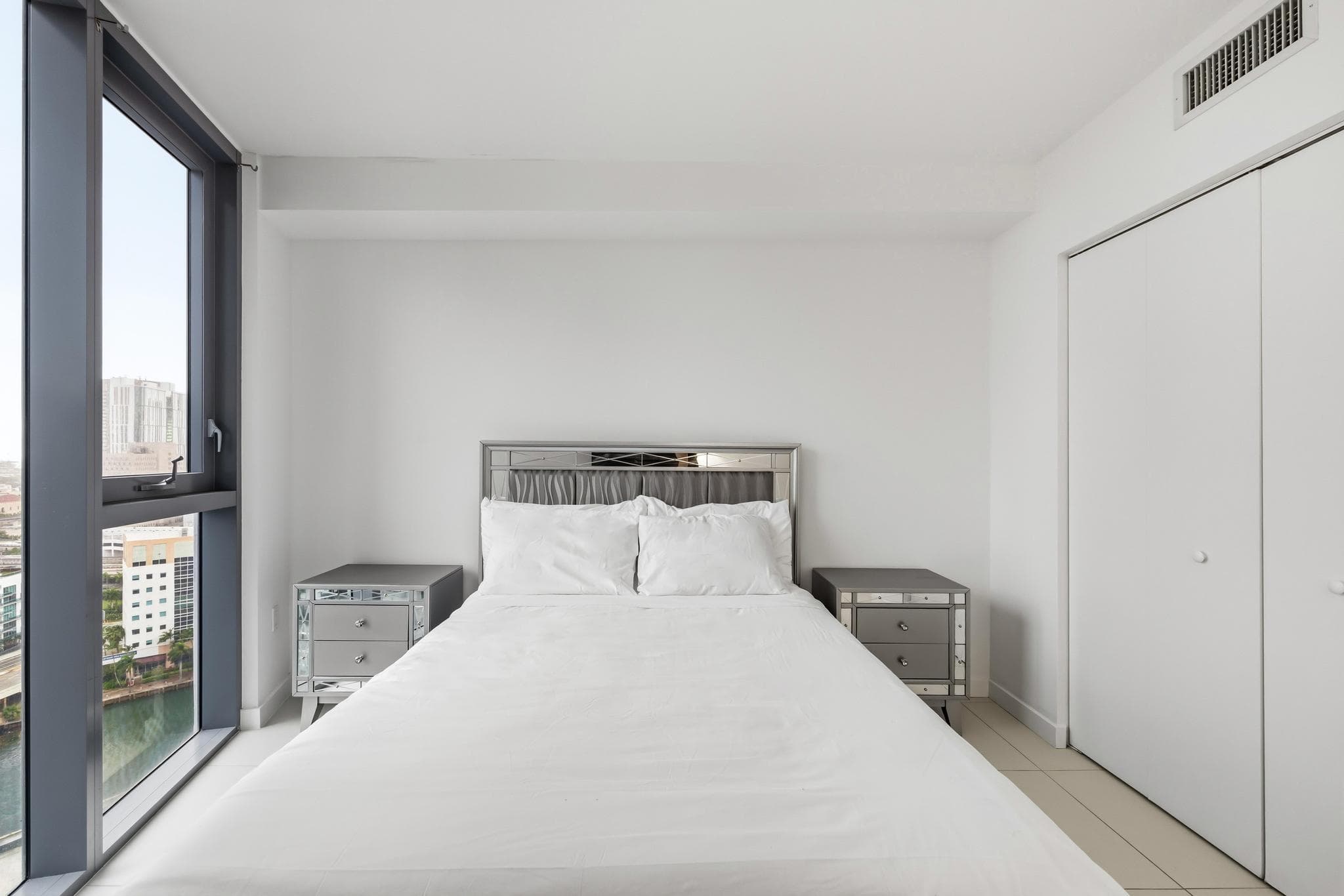 31 SE 6th Street 2601, Miami, FL 33131 — photo 13 of 55