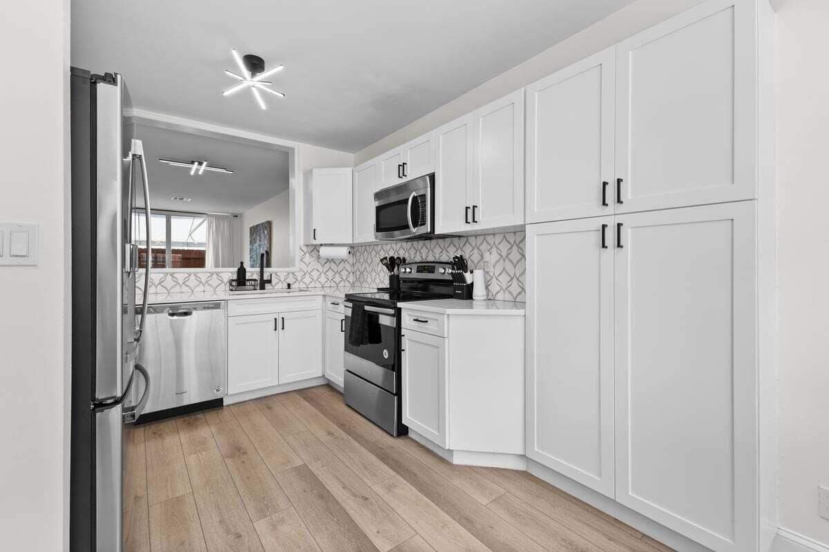 801 NE 1st Street 8, Fort Lauderdale, FL 33301 — photo 8 of 32