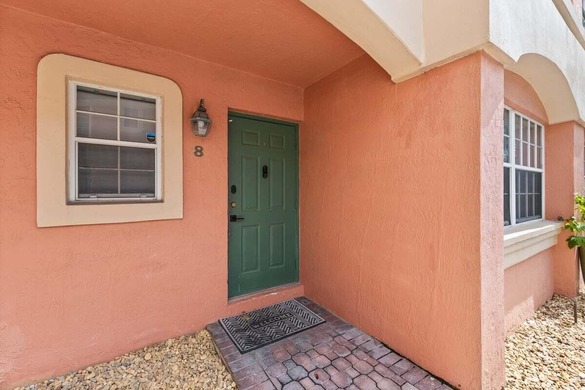 801 NE 1st Street 8, Fort Lauderdale, FL 33301 — photo 2 of 32
