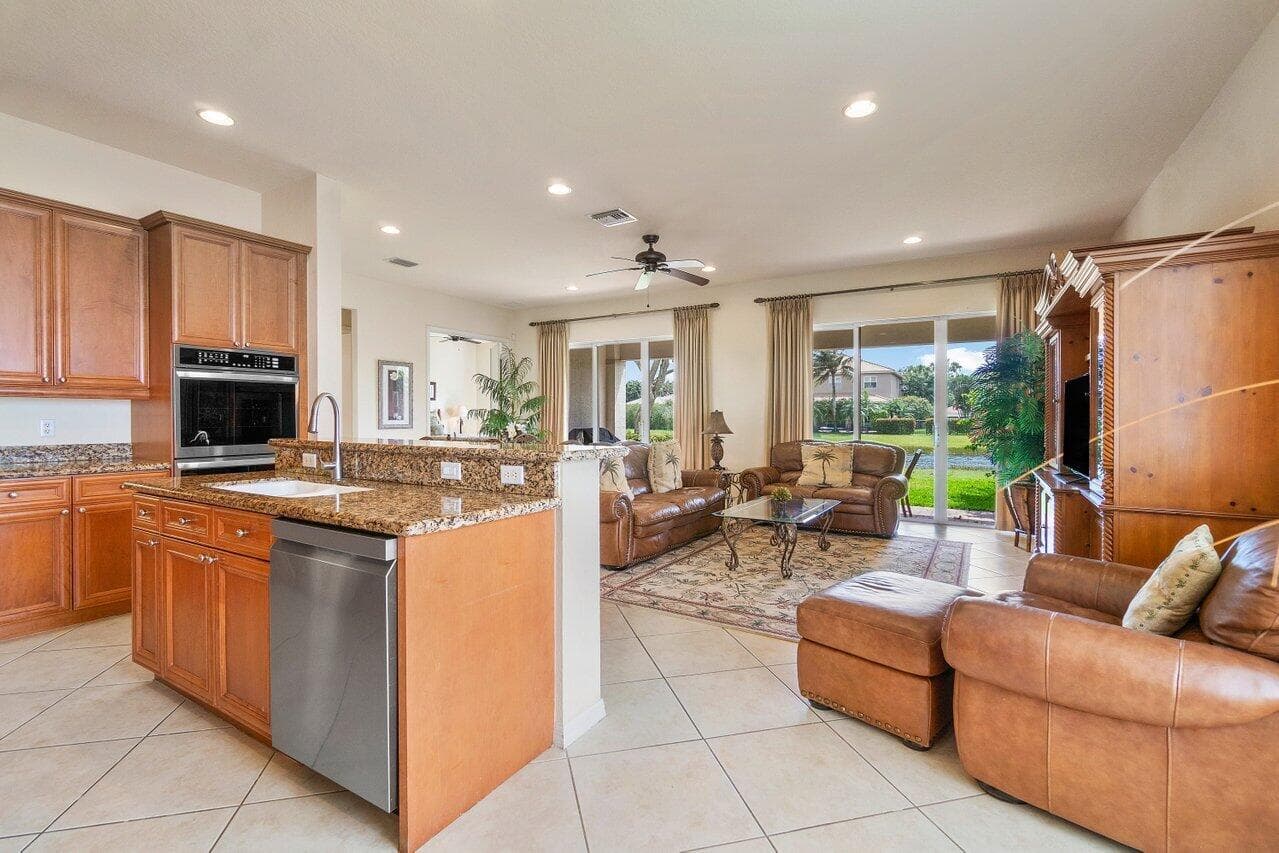 108 Via Condado Way, Palm Beach Gardens, FL 33418 — photo 13 of 55