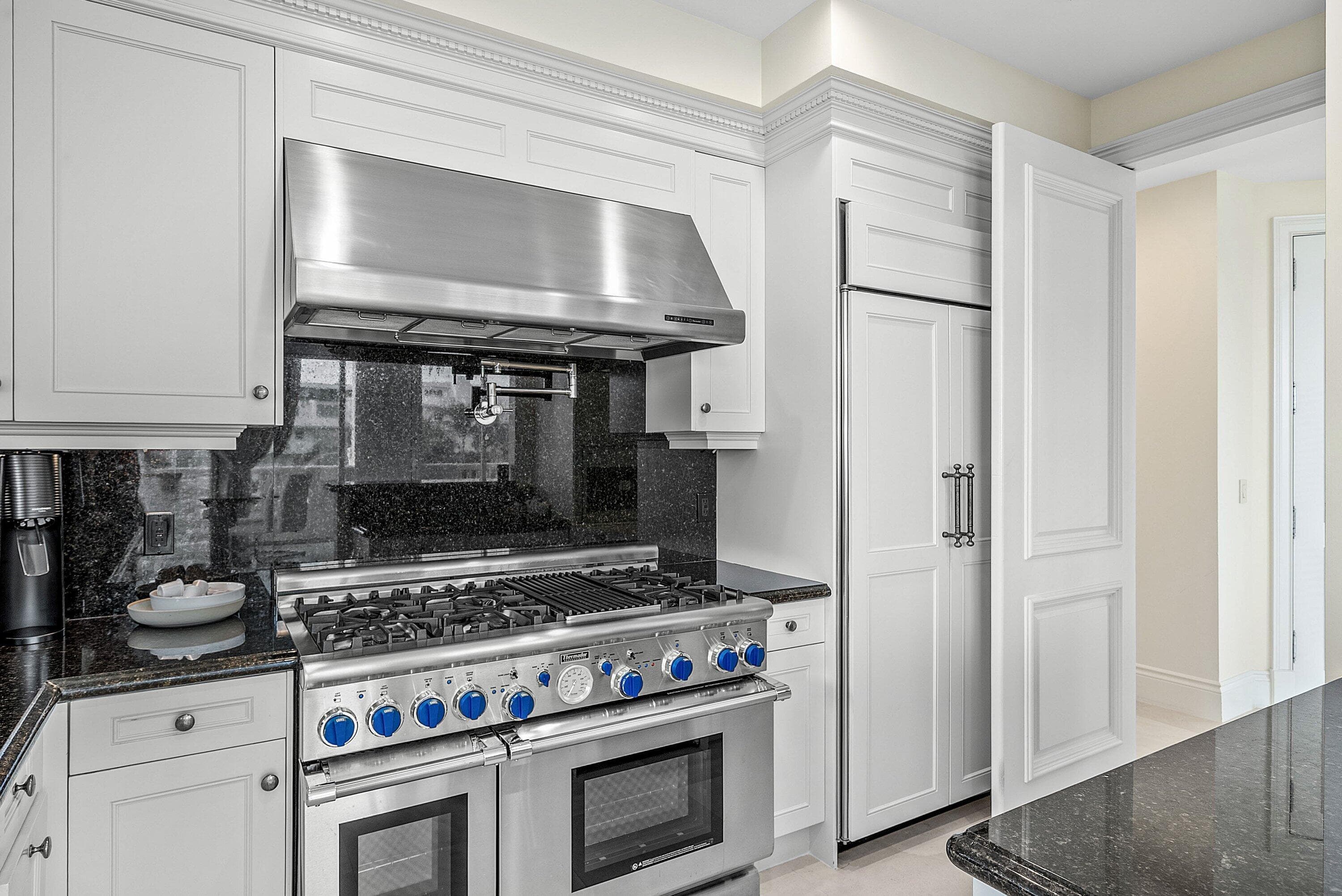 3000 S Ocean Boulevard 402, Palm Beach, FL 33480 — photo 5 of 29