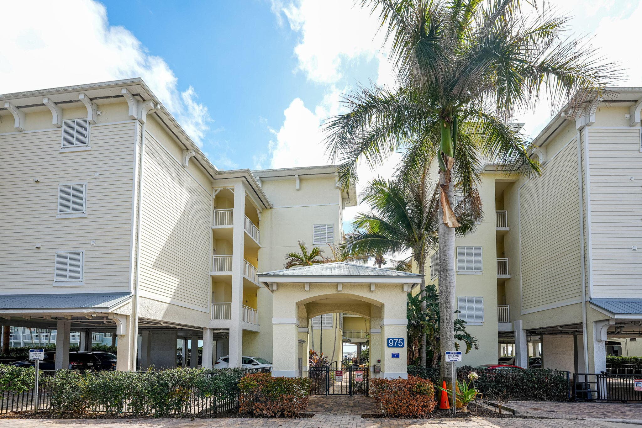 975 NW Flagler Avenue 302, Stuart, FL 34994 — photo 7 of 49