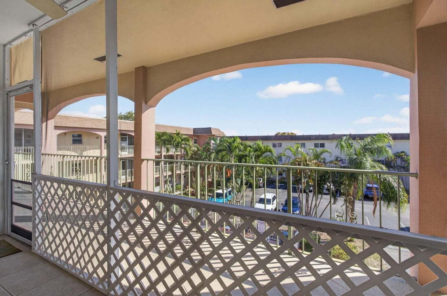100 SE 6th Avenue 303, Pompano Beach, FL 33060 — photo 5 of 56