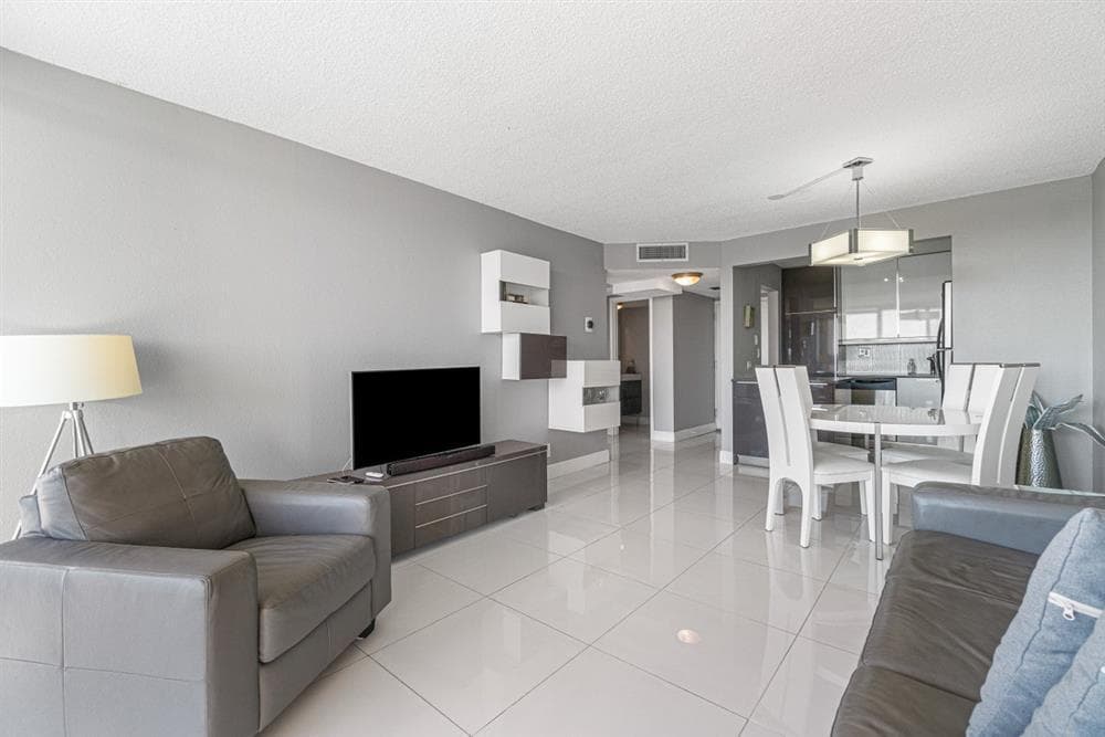 1830 Embassy Drive 613, West Palm Beach, FL 33401 — photo 4 of 22
