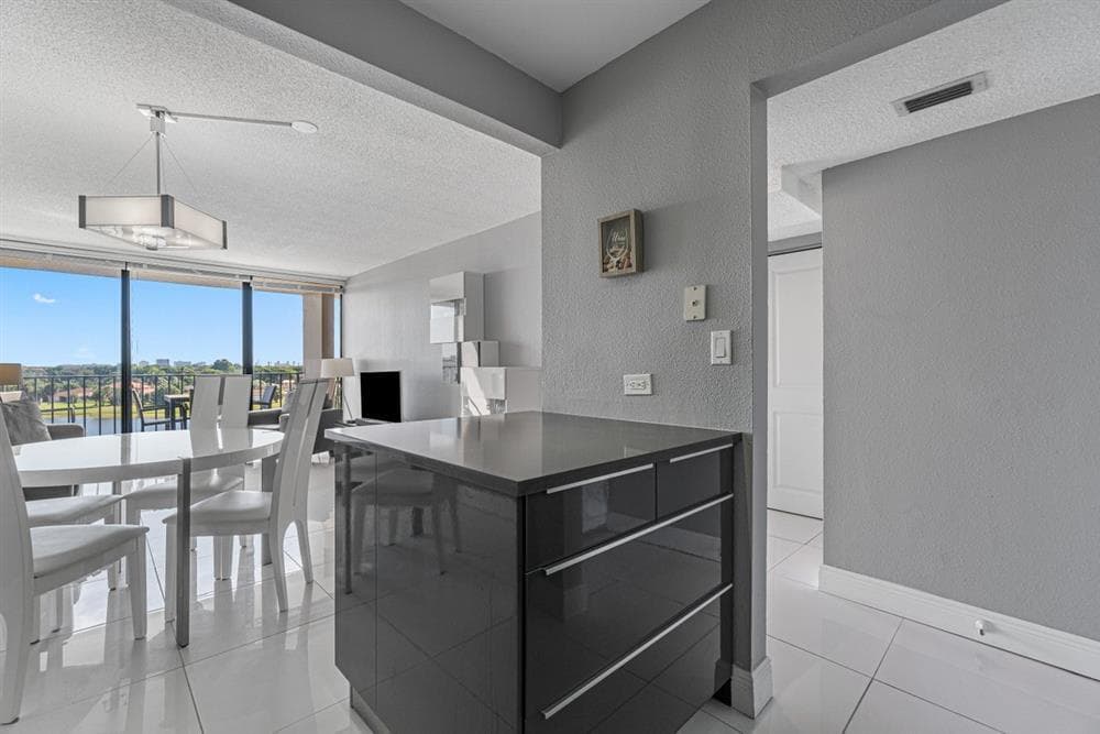 1830 Embassy Drive 613, West Palm Beach, FL 33401 — photo 10 of 22