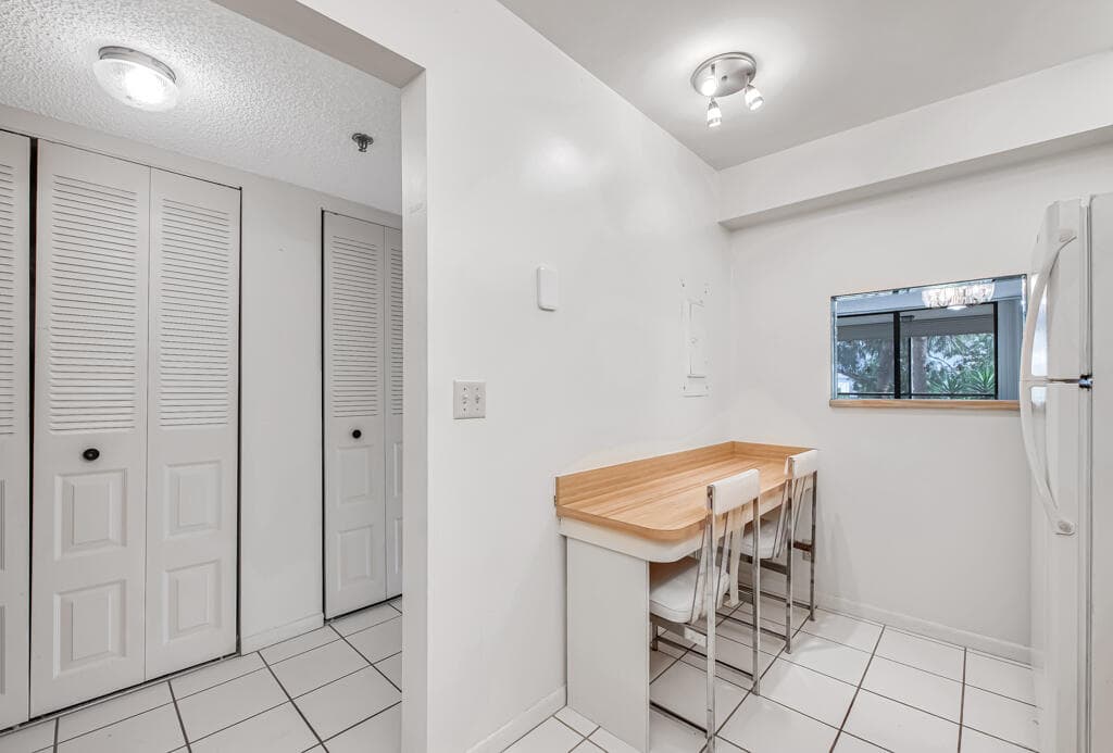 4640 Lucerne Lakes Boulevard 206, Lake Worth, FL 33467 — photo 5 of 42